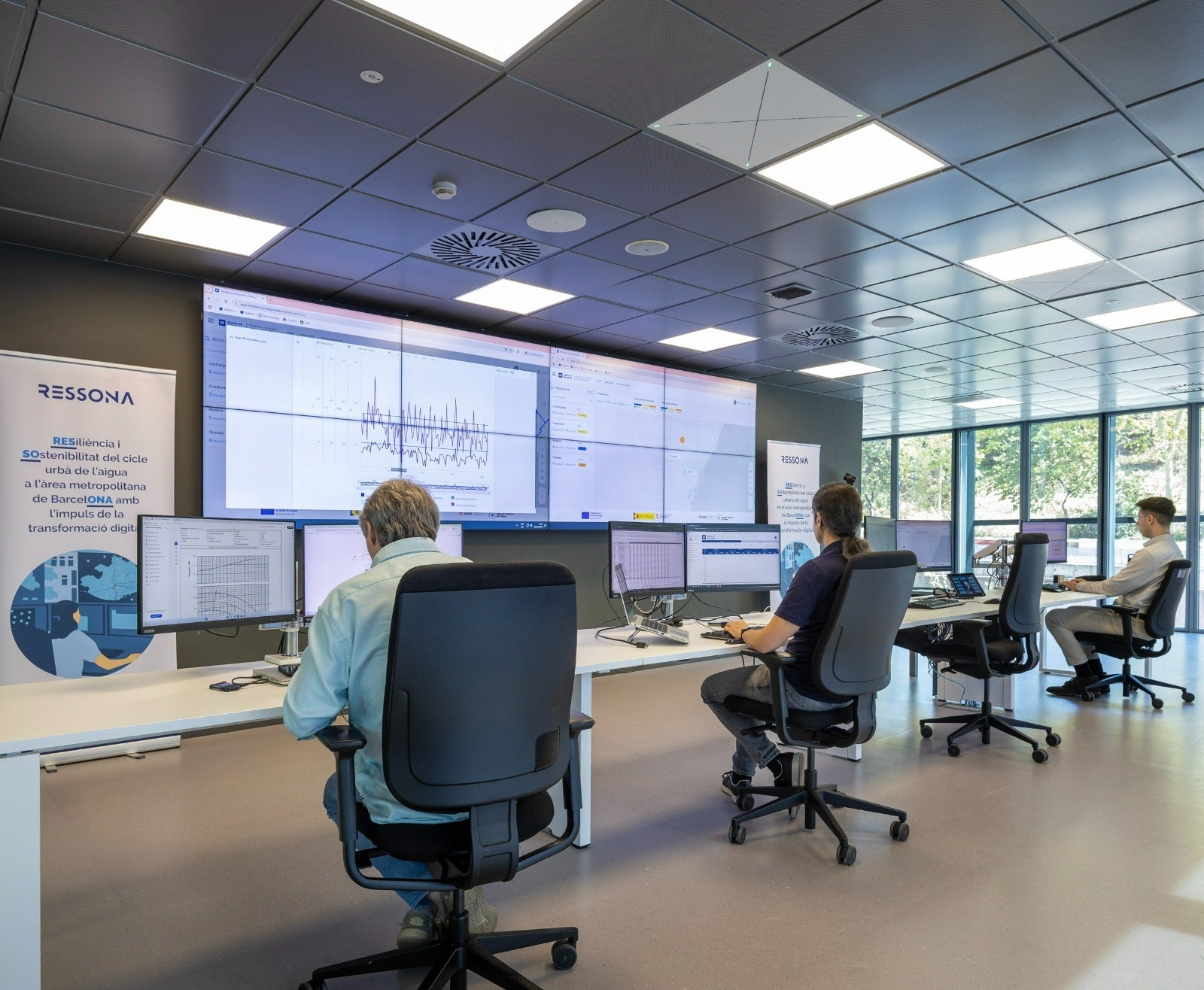 Técnicos trabajando en el Proyecto Ressona, hecho en colaboración con Aigües de Barcelona, que permite mejorar la eficiencia operativa del ciclo integral del agua / Veolia