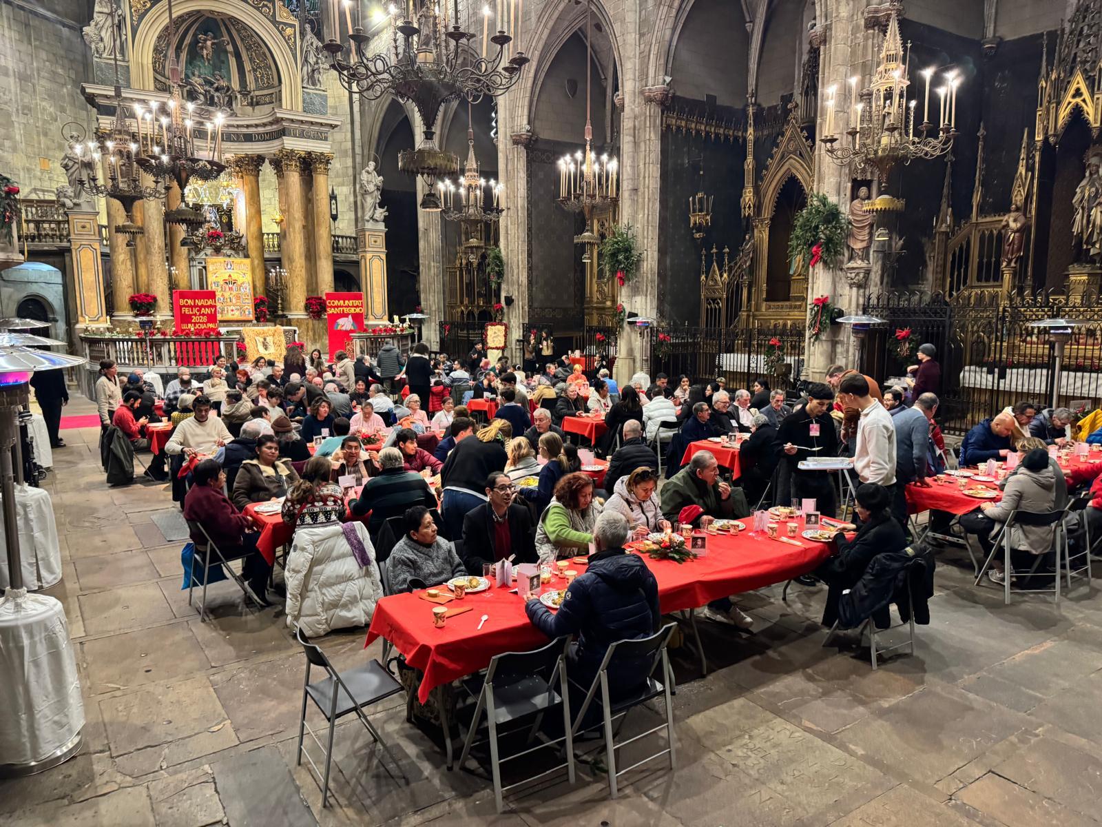Dinar de Nadal organitzat per la Comunitat de Sant Egidi a la Basílica de Just i Pastor de Barcelona | Cedida per la Comunitat de Sant Egidi (ACN)