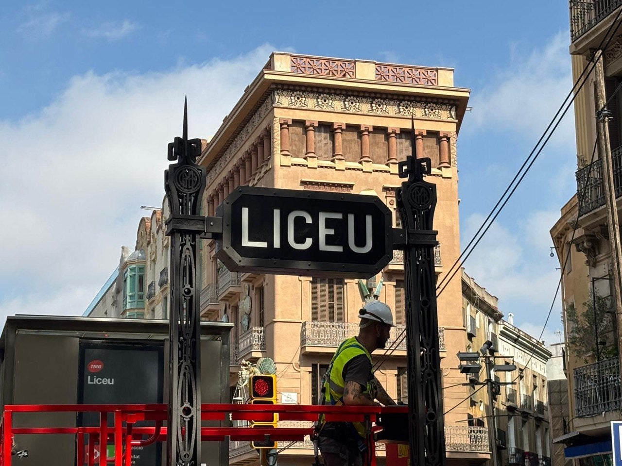 Els pinacles originals de l’estació del metro de Liceu recuperats per al centenari de la xarxa del subsol de Barcelona / TOT Barcelona