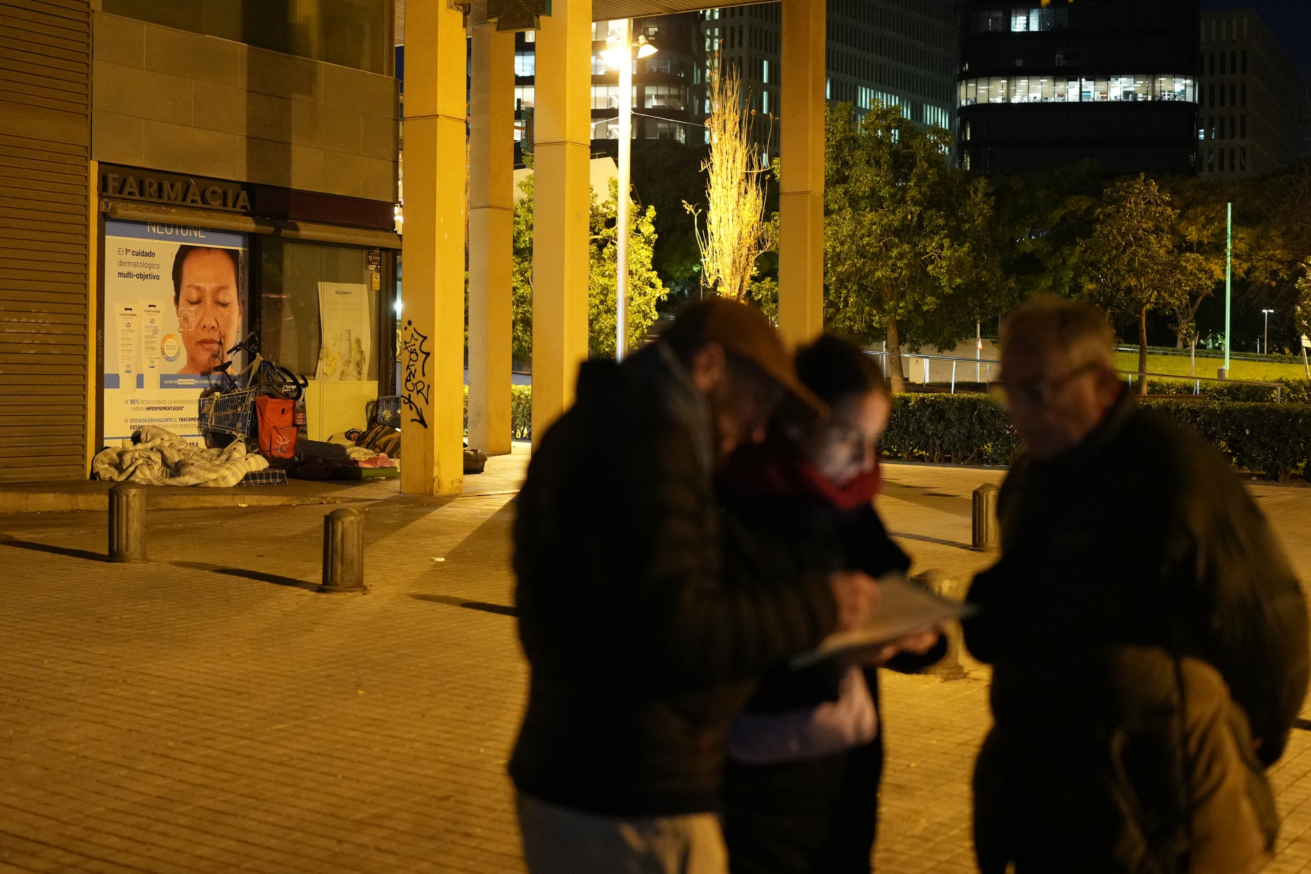 Un grup de voluntaris durant el recompte de persones sense llar / ACN