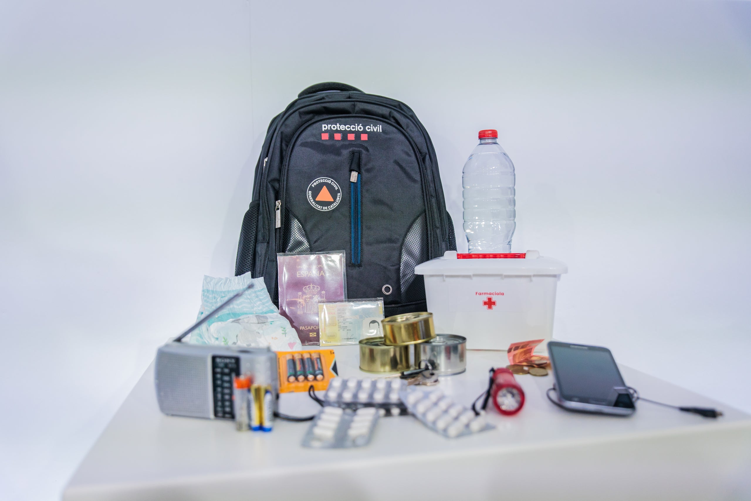Es recomana tenir el kit d'emergències en una motxilla a prop de la porta d’entrada de casa. / Foto: Departament d'Interior i Seguretat Pública