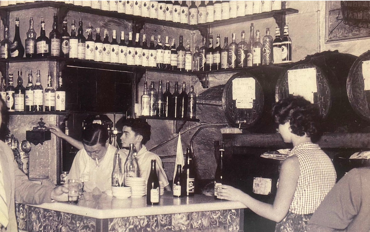 Alguns dels bars del Gòtic que formaven part de la senda dels elefants, una ruta per una trentena d'establiments del barri / Bar La Plata