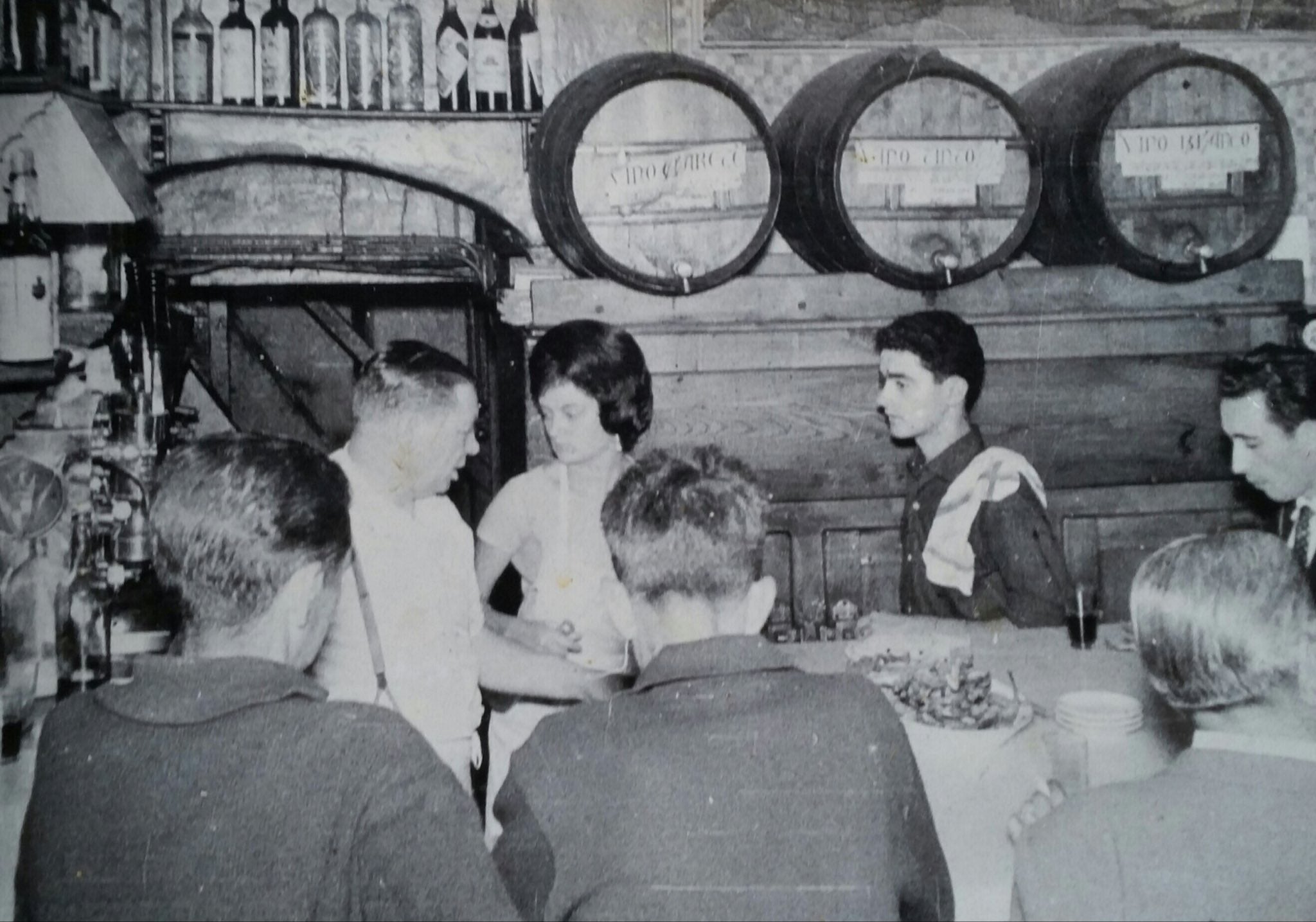 Alguns dels bars del Gòtic que formaven part de la senda dels elefants, una ruta per una trentena d'establiments del barri / Bar La Plata