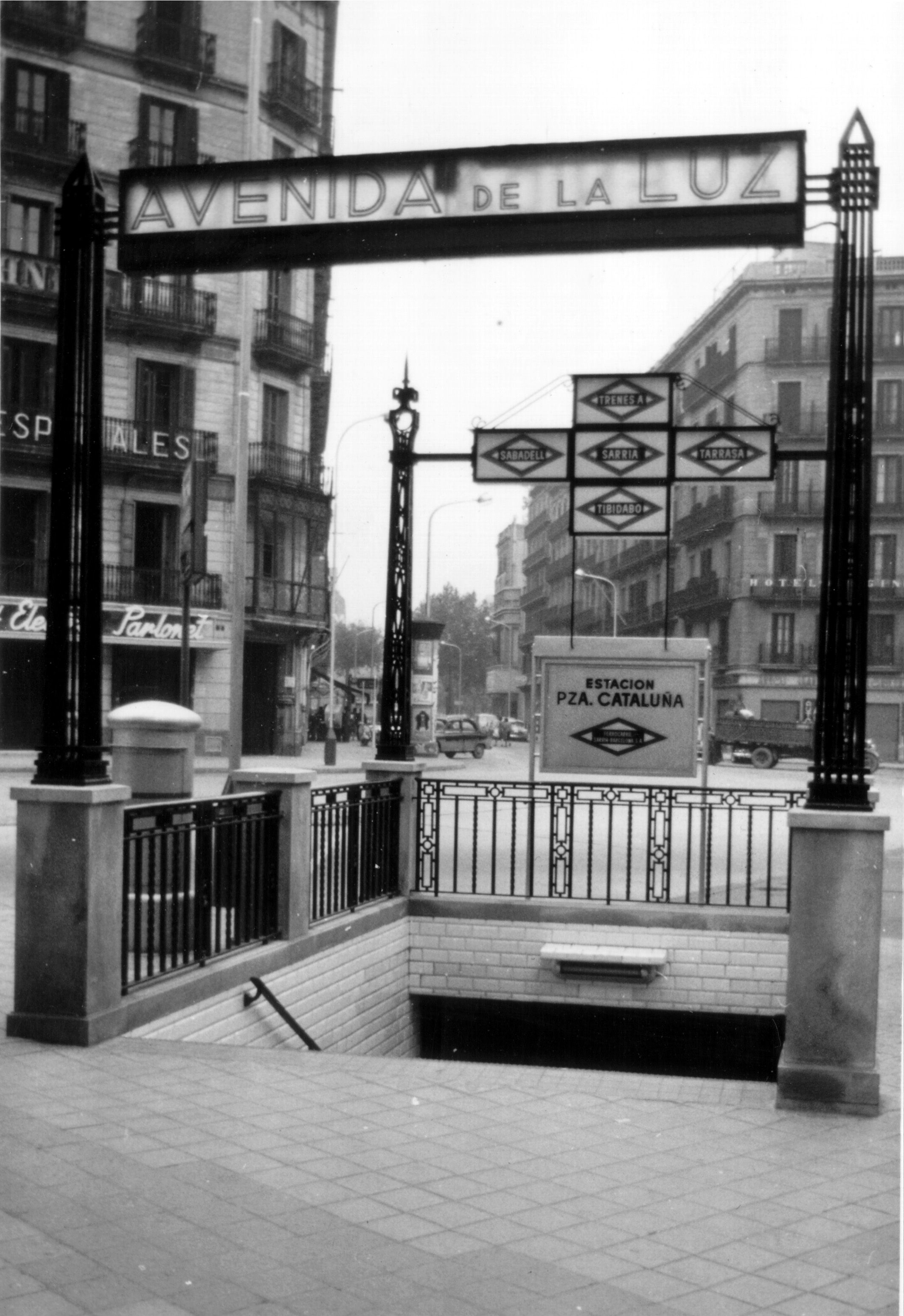 Pinacles del metro a l'estació de Plaza Cataluña - Avenida de la Luz (Balmes-Pelai) / Associació Coordinadora Pro Museu del Transport de Barcelona