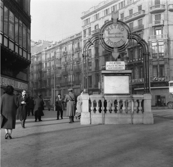 Pinacles del metro a l'accés nord de l'estació de Plaça Catalunya / Associació Coordinadora Pro Museu del Transport de Barcelona
