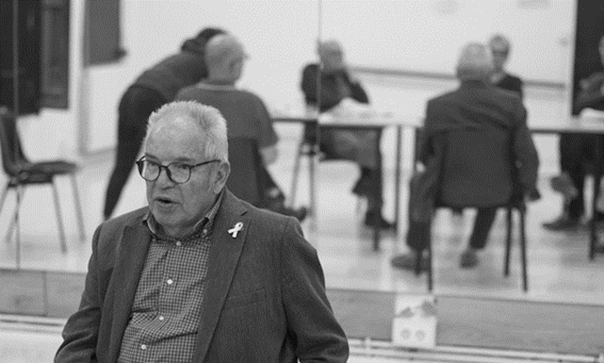 Imatge amb què els Comuns s'han acomiadat de Santi Serra a X