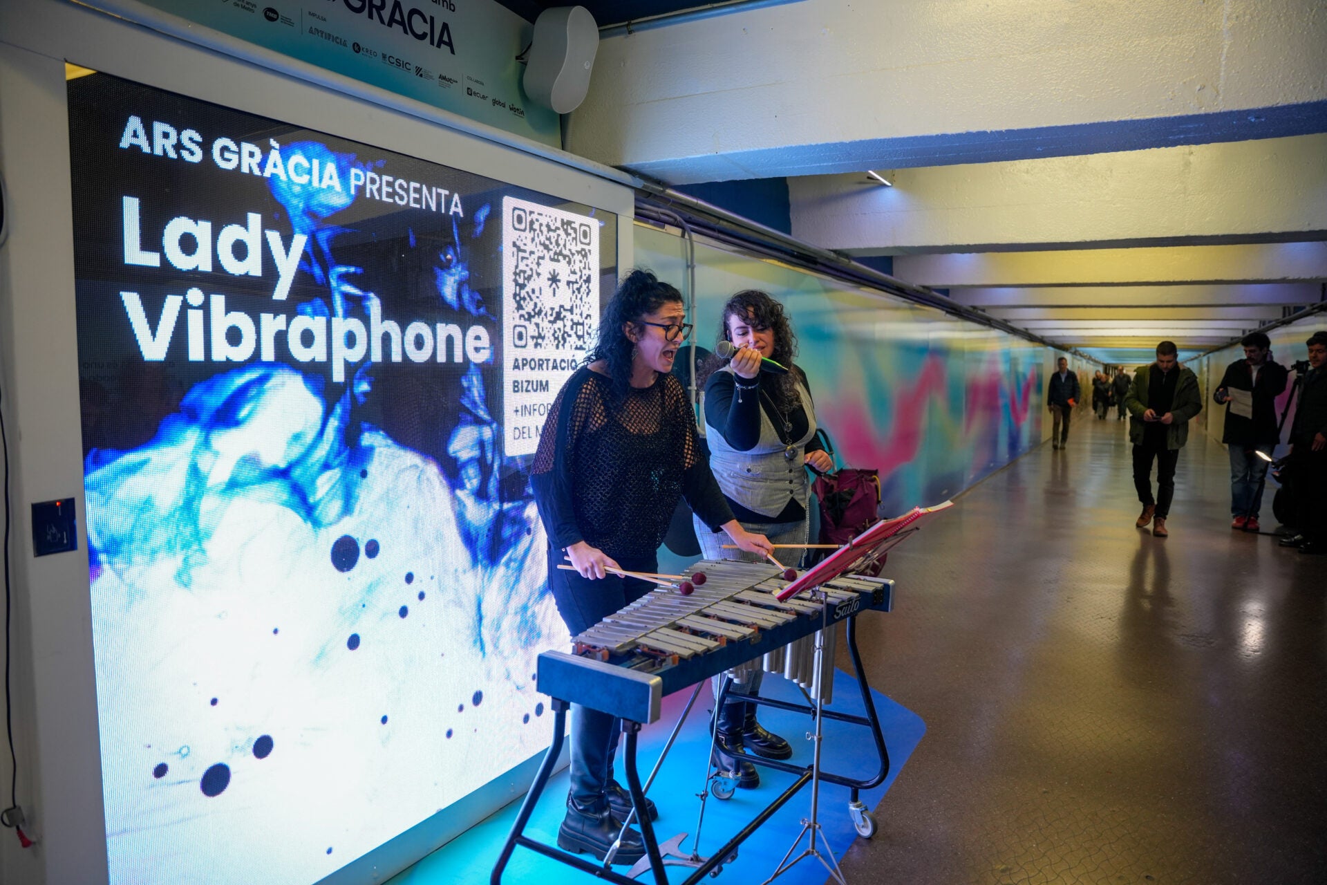 Música en directe al passadís del metro de l'estació del passeig de Gràcia / Ajuntament de Barcelona