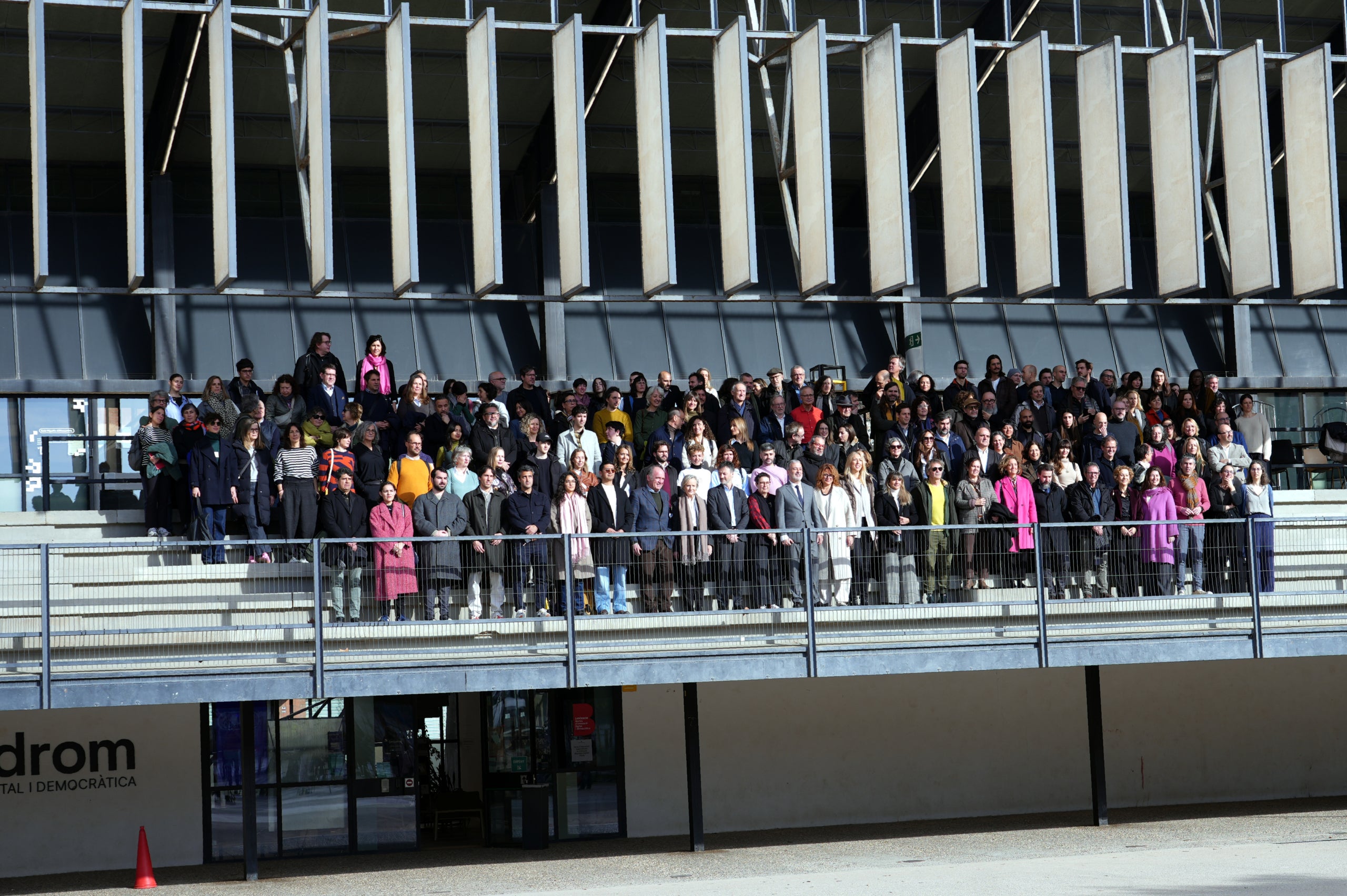 Foto de família de Barcelona 2026, Capital Mundial de l’Arquitectura al Canòdrom | Pere Francesch (ACN)