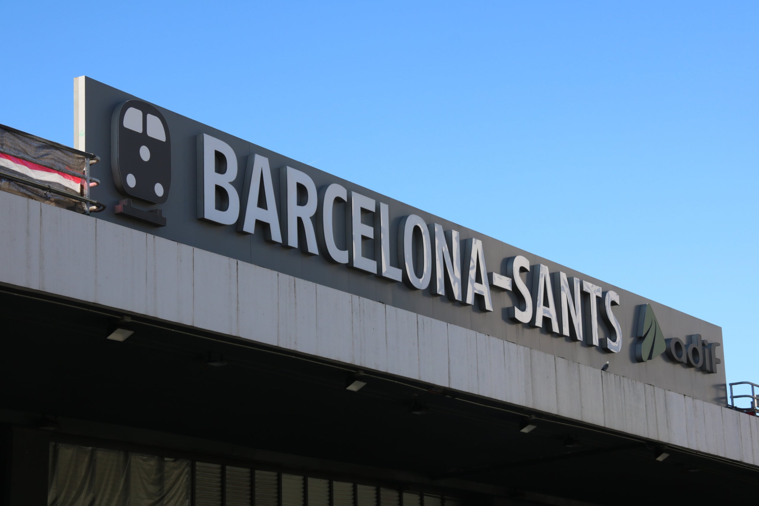 L'exterior de l'estació de Sants de Barcelona | Andrea Salazar (ACN)