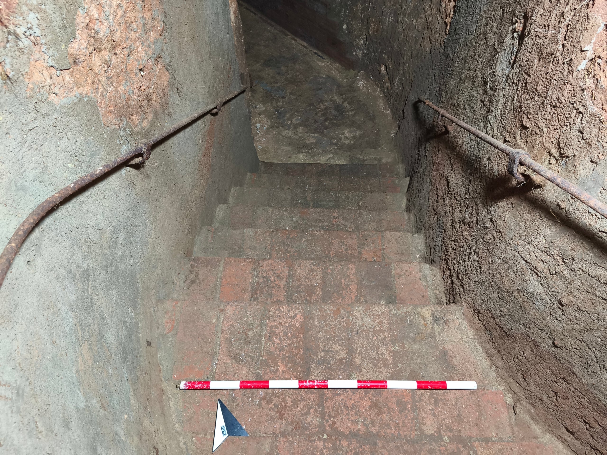 Treballs arqueològics al refugi antiaeri de la Guerra Civil trobat al carrer del Consell de Cent amb Independència / Global Mediterránea-Geomática (Ajuntament de Barcelona)