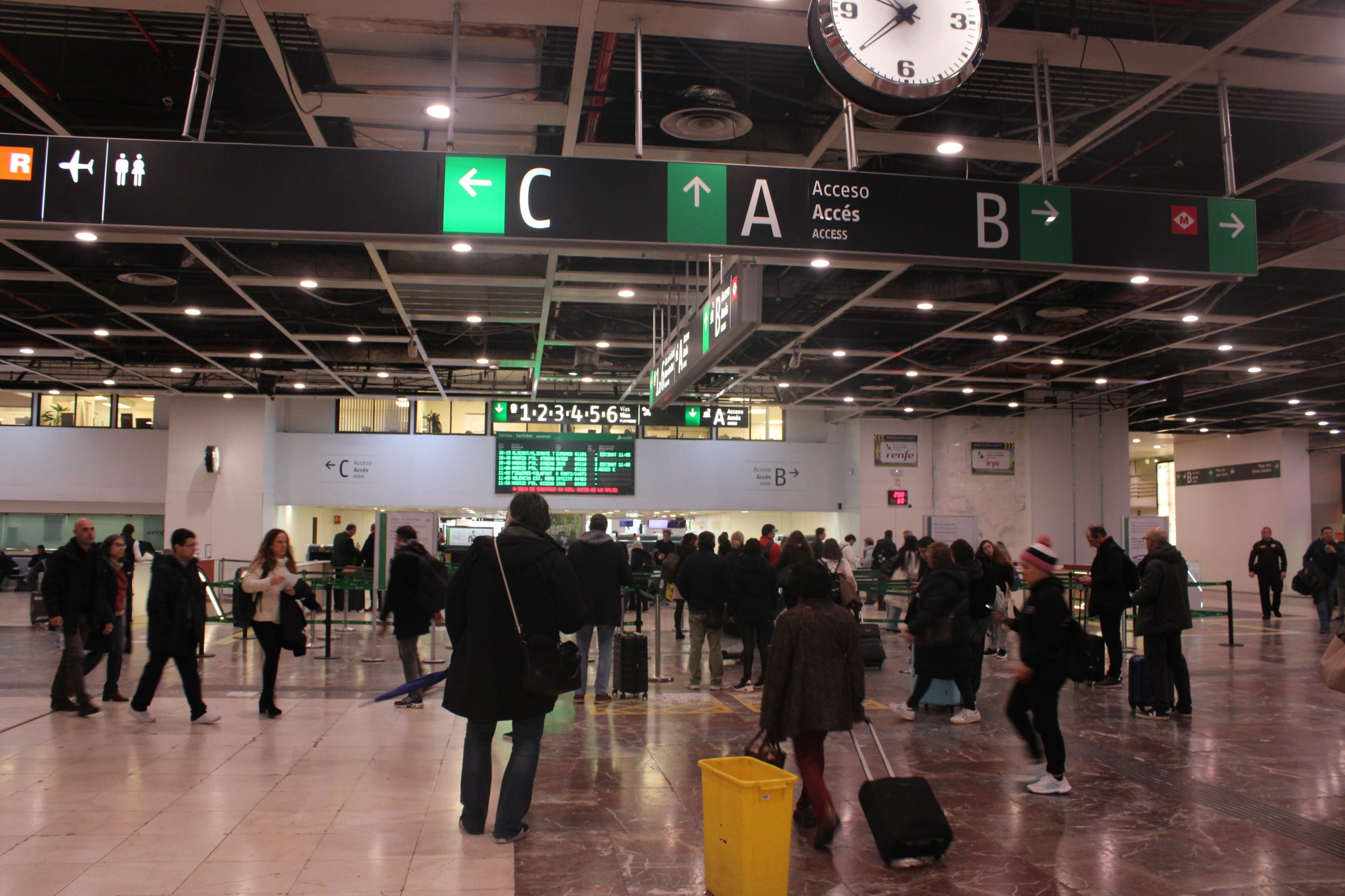 Cues per accedir a l'alta velocitat a Barcelona-Sants | Jose Díaz