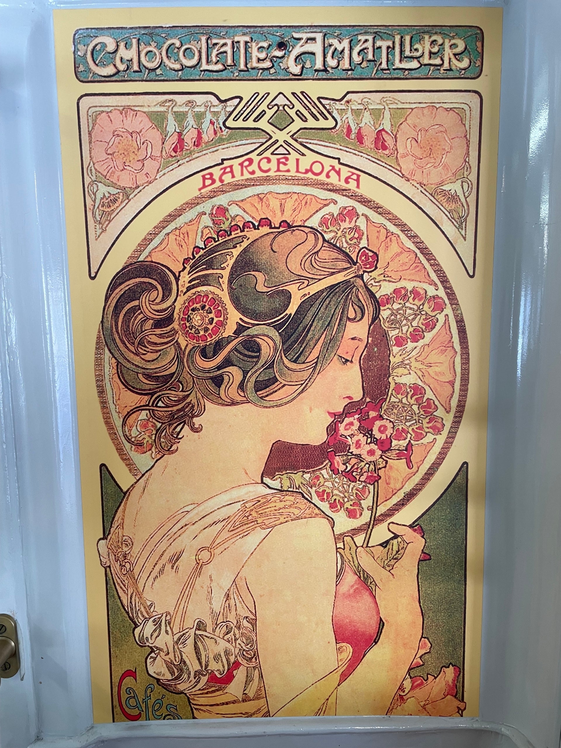 Anuncis antics en alguns dels cinc trens històrics que TMB ha restaurat per commemorar el centenari del metro / A.R.