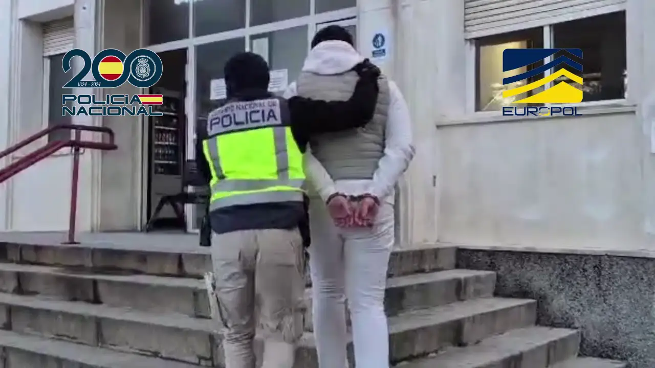 Un dels arrestats pel CNP, sota vigilància d'Europol, en l'operació Garona de Black Axe/CNP