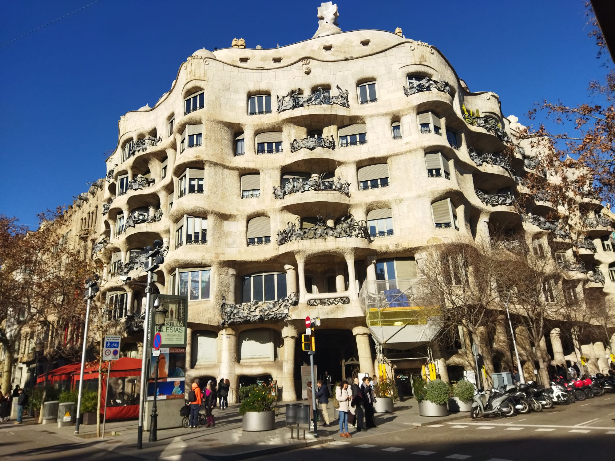 La Pedrera, l'edifici de Gaudí al passeig de Gràcia amb Provença / Jordi Subirana