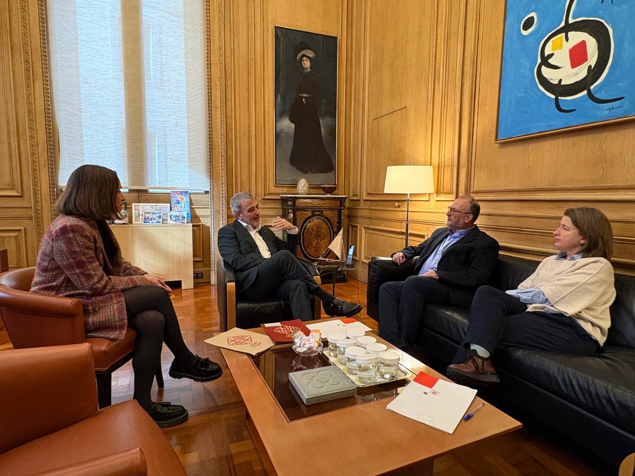 Trobada entre Òmnium Cultural i l'Ajuntament de Barcelona / Òmnium