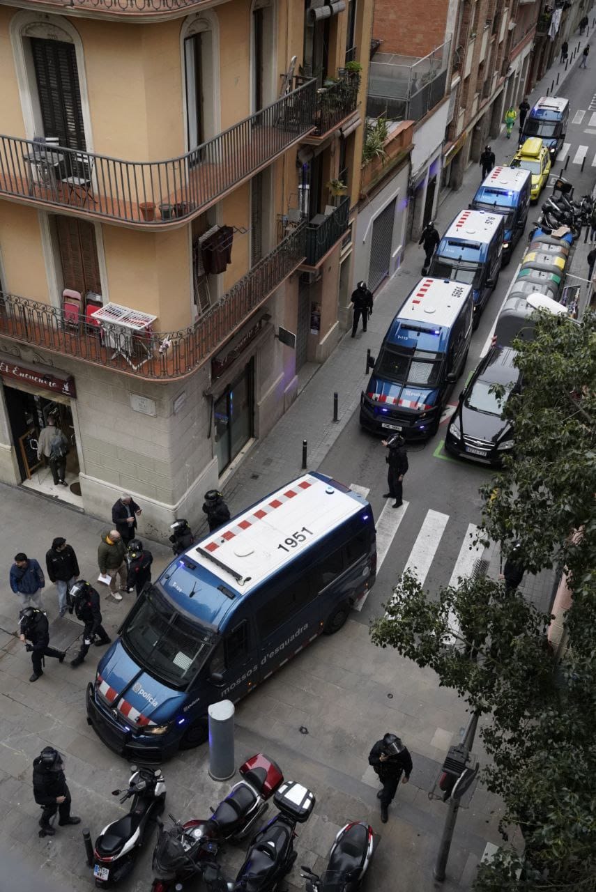 Desnonament d'una família vulnerable sense alternativa al Poble-sec / Sindicat de Barri del Poble-sec