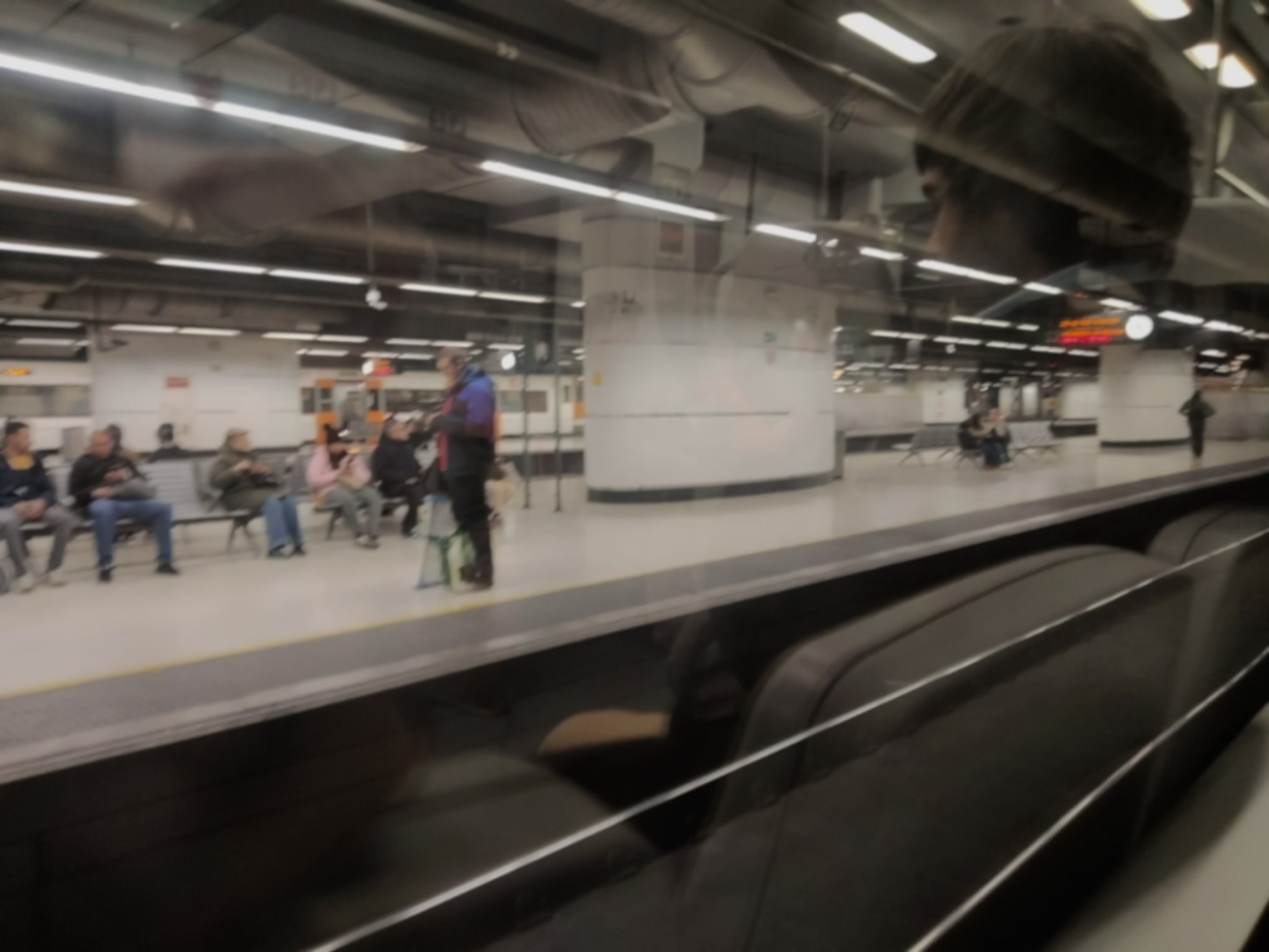 Un tren de l'R2 ha estat una hora sense sortir aquest dimecres a l'estació de Sants