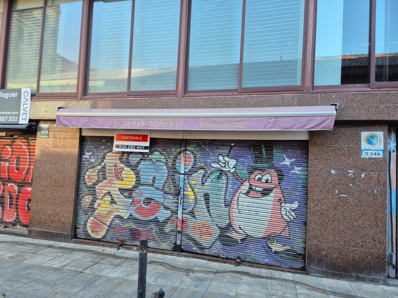 El local de calçats Conesa, una botiga història de la Vila de Gràcia, es lloga / José Diaz