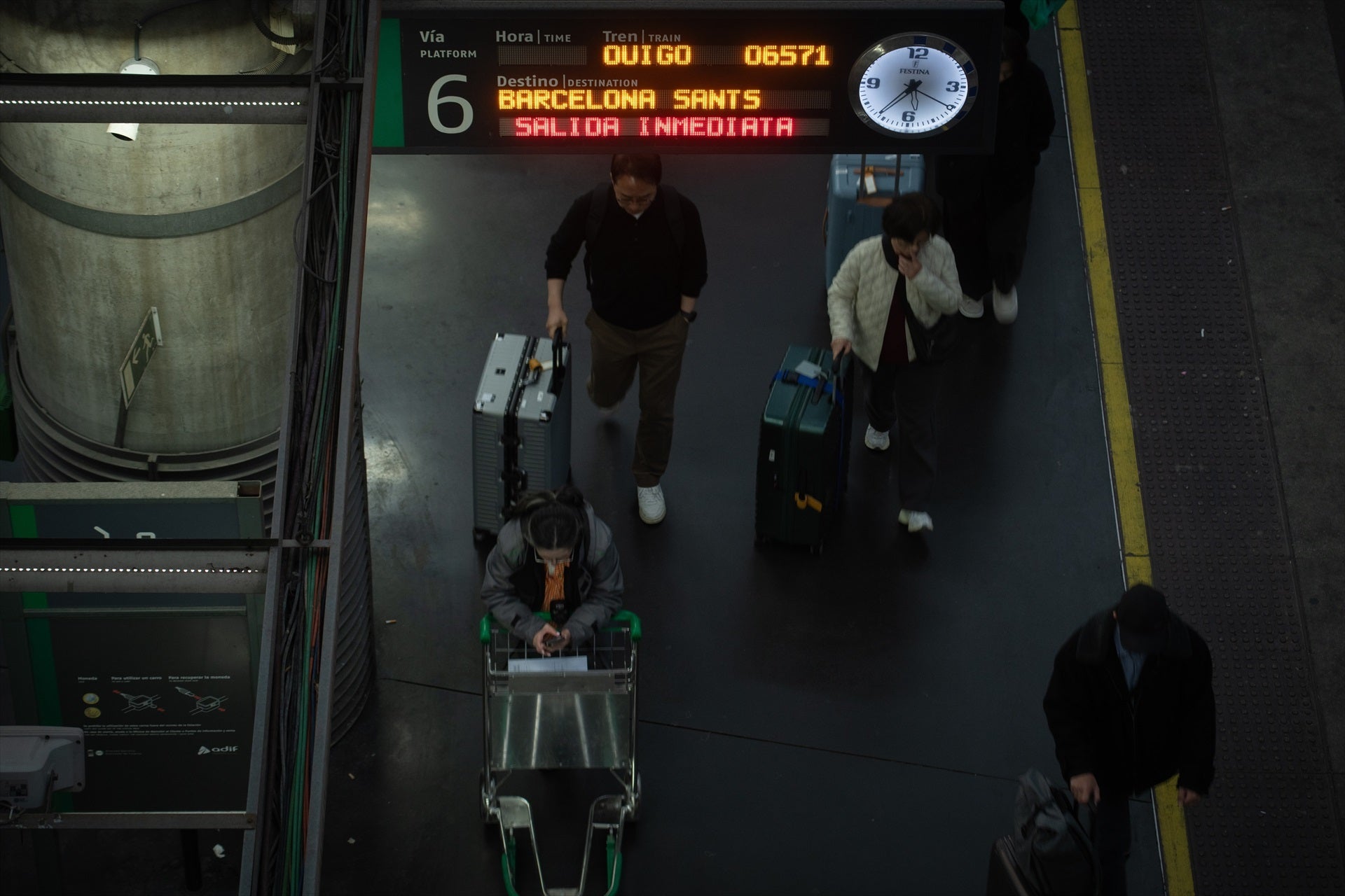 Un tren d'alta velocitat a punt de sortir cap a Barcelona | Fernando Sánchez / Europa Press