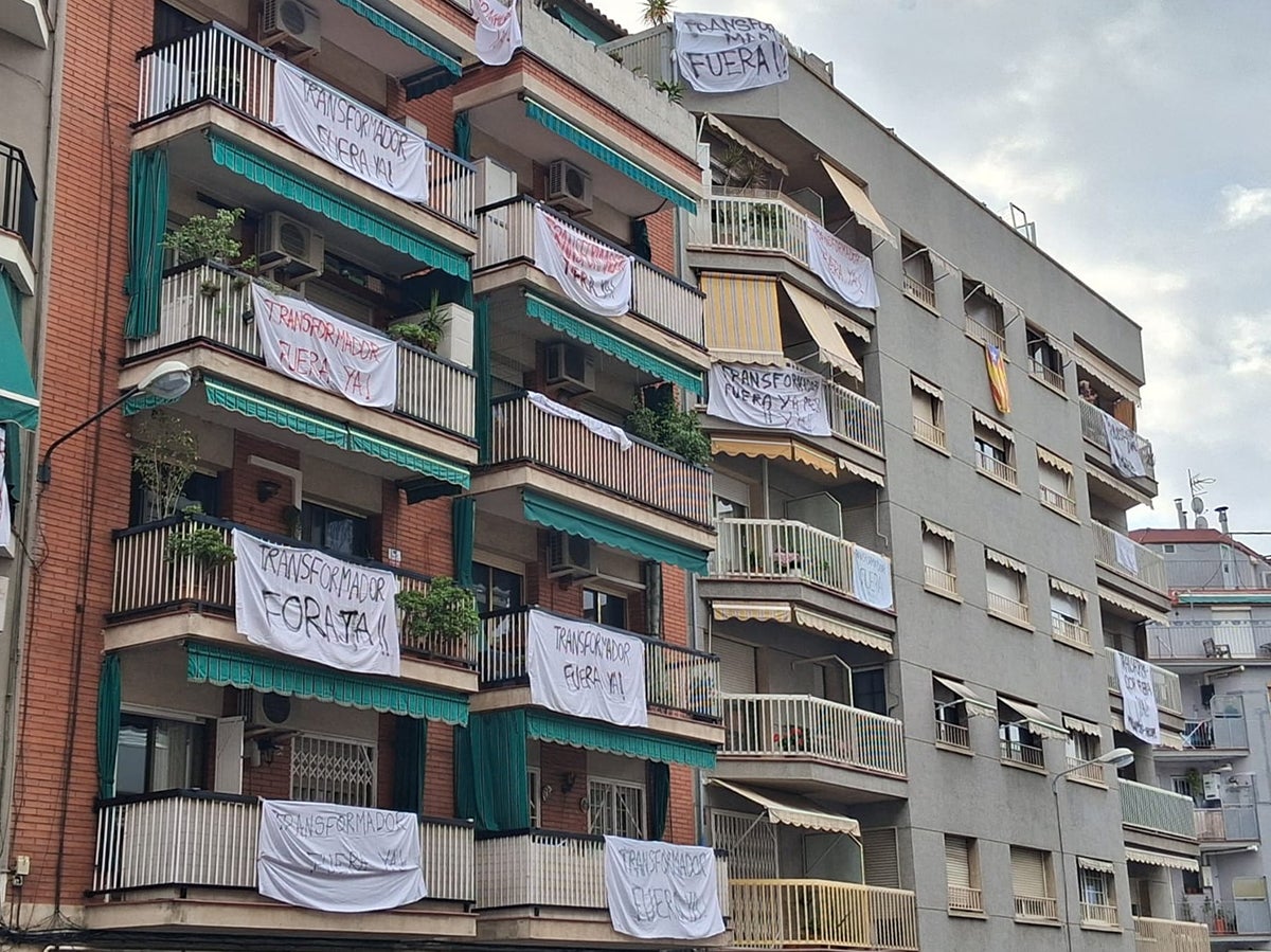 Pancartes pels talls de llum al barri de la Prosperitat, al desembre / Xarxa-X AVV Prosperitat 