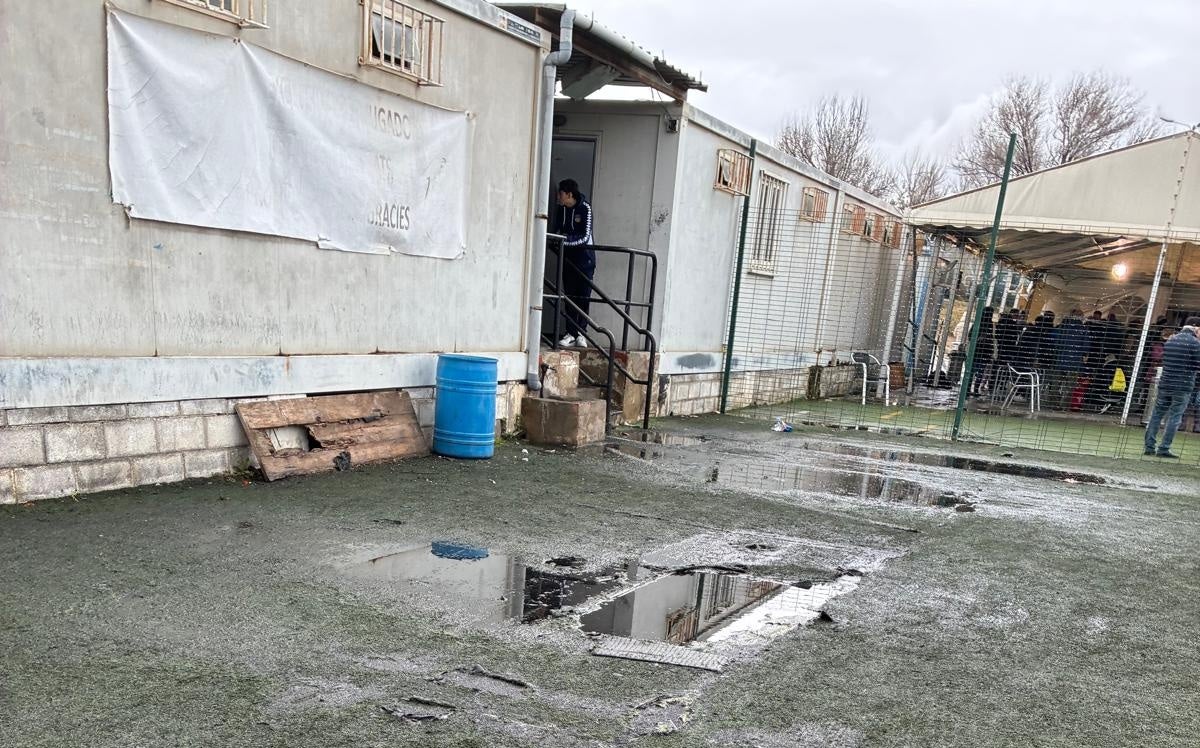 El camp de l'AISS, en molt mal estat / Cedida