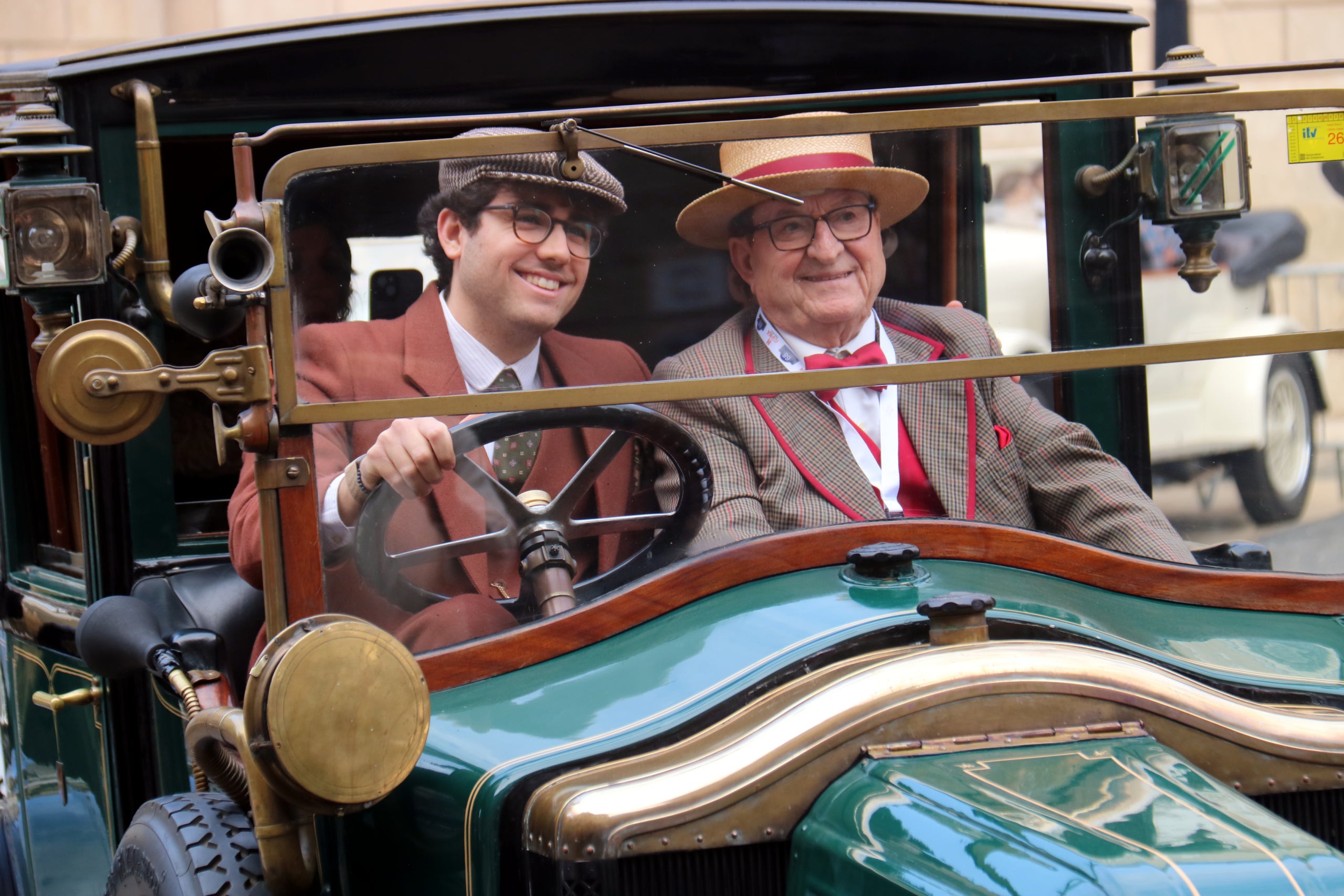 Dos participants del Ral·li d'Època | Nia Escolà (ACN)