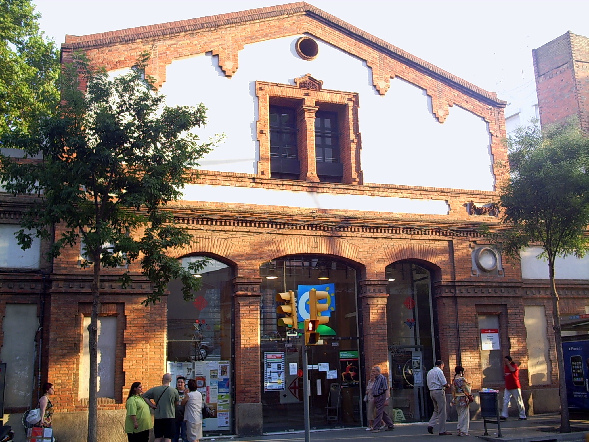 El mercat es farà el 8 de març a l'edifici de Cotxeres de Sants | Wikimedia / Friviere - Treball propi, CC BY-SA 3.0