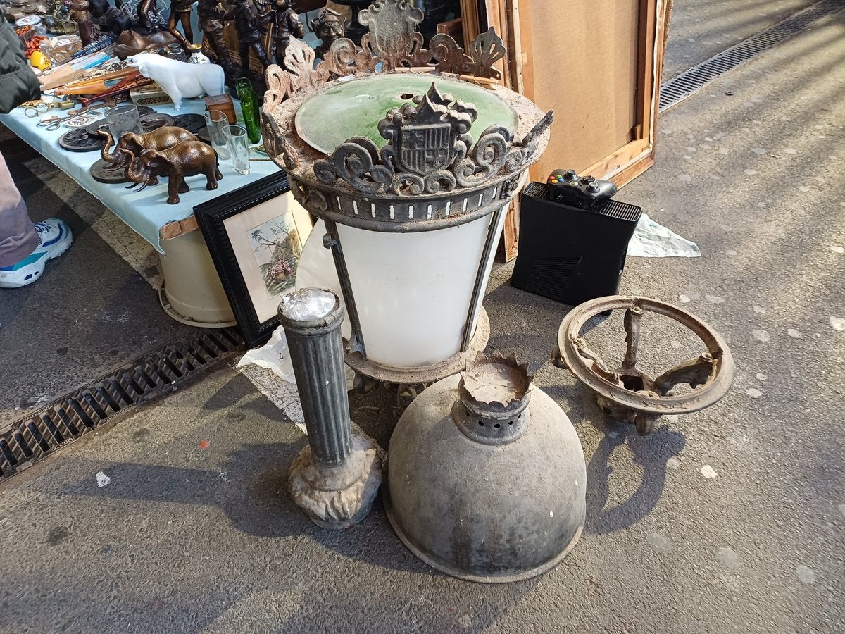 El fanal històric de Barcelona, trosseja i en venda als Encants / Cedida Arqcrític