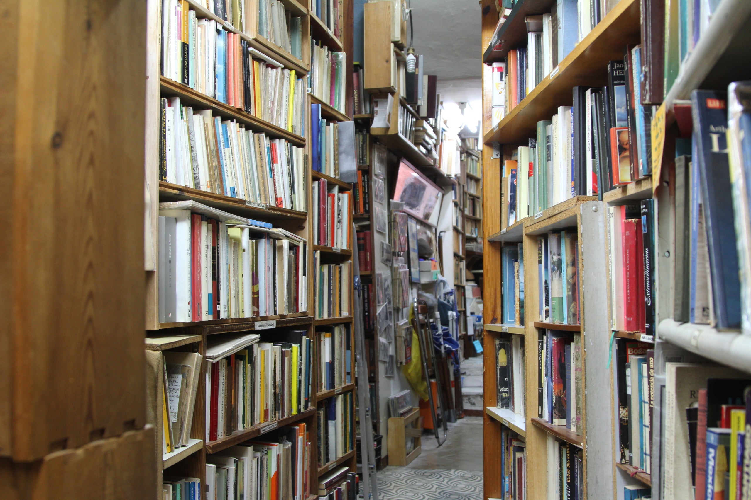 La Llibreria del Palau fa gairebé quatre dècades que resisteix davant del Palau de la Música / A.R.