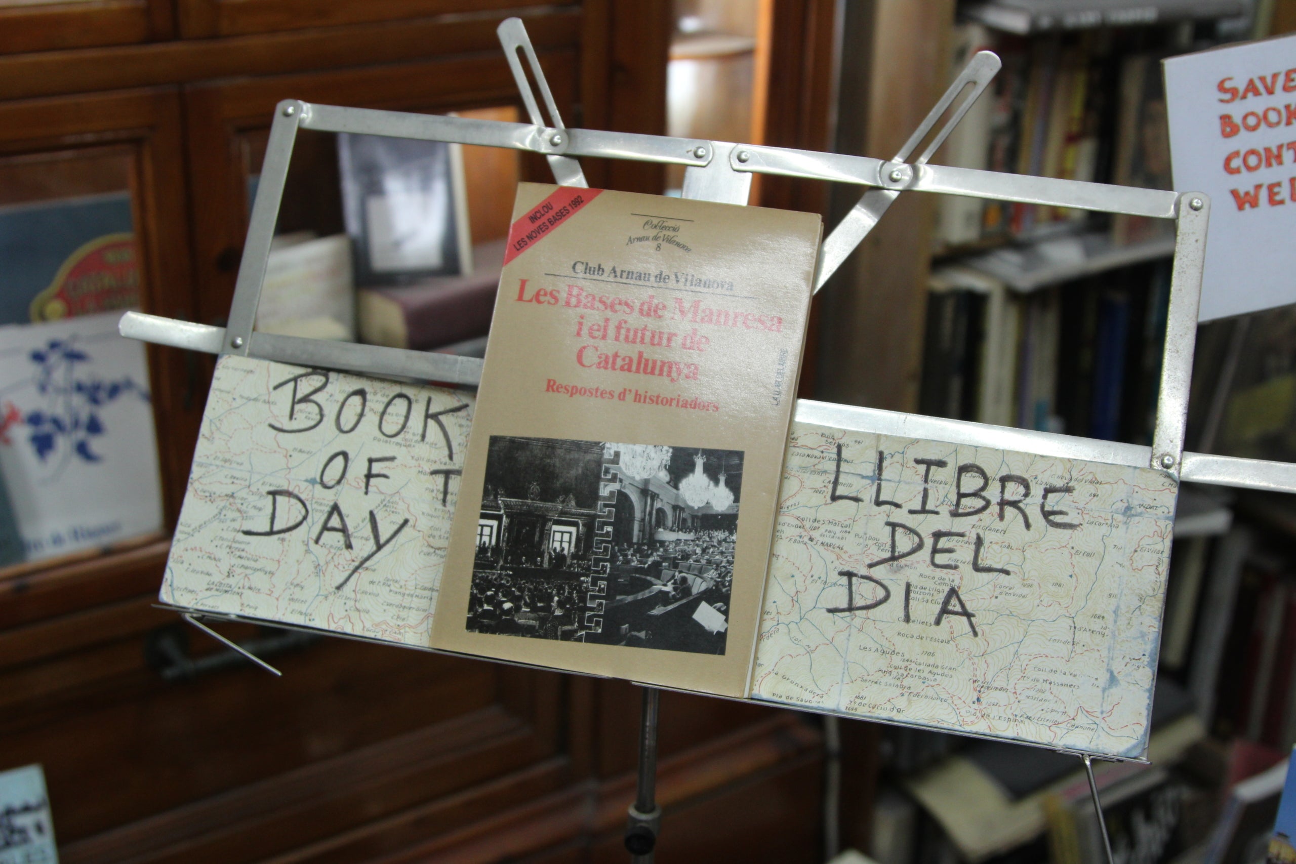 La Llibreria del Palau fa gairebé quatre dècades que resisteix davant del Palau de la Música / A.R.