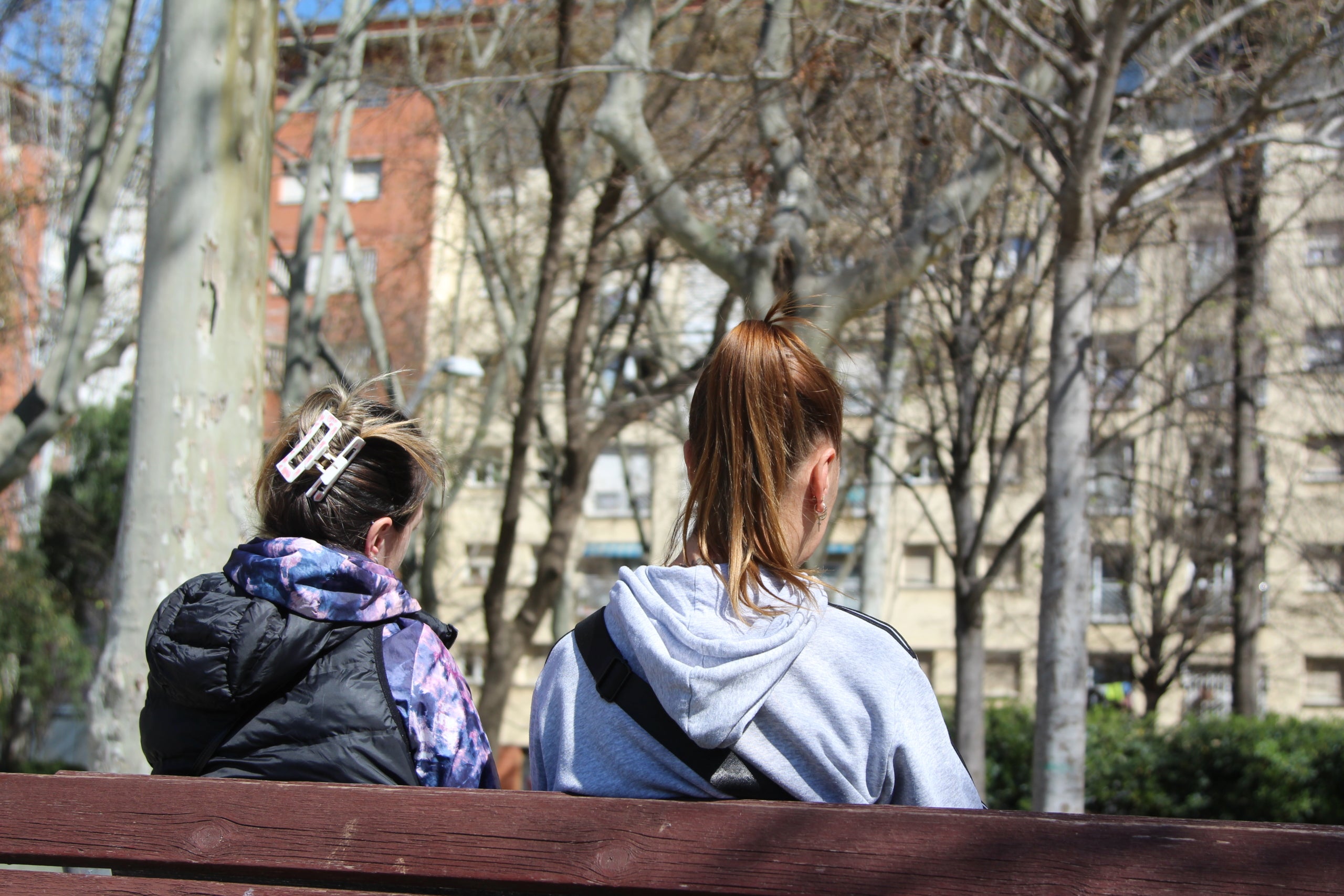 La Jenifer i la Nerea viuen des de fa almenys dos anys i mig en dos pisos propietat de l'Agència de l'Habitatge de Catalunya, que es nega a regularitzar la seva situació / A.R.