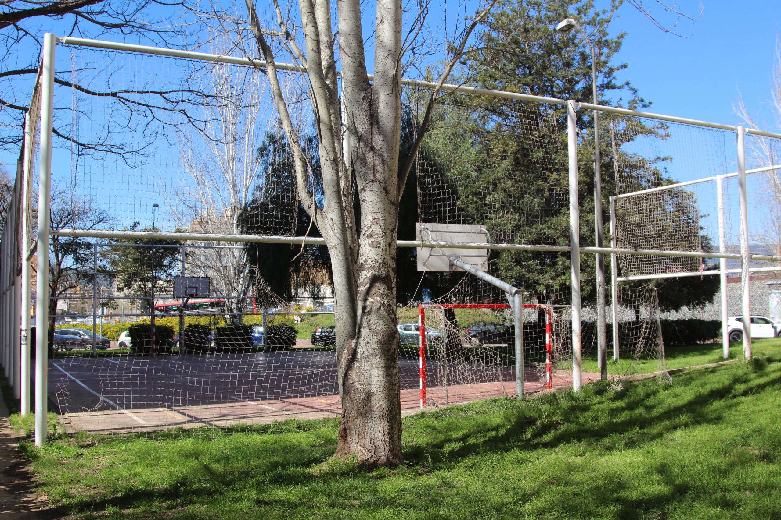 Un dels espais entre els blocs de pisos de la Via Trajana en una imatge d'arxiu / A.R.