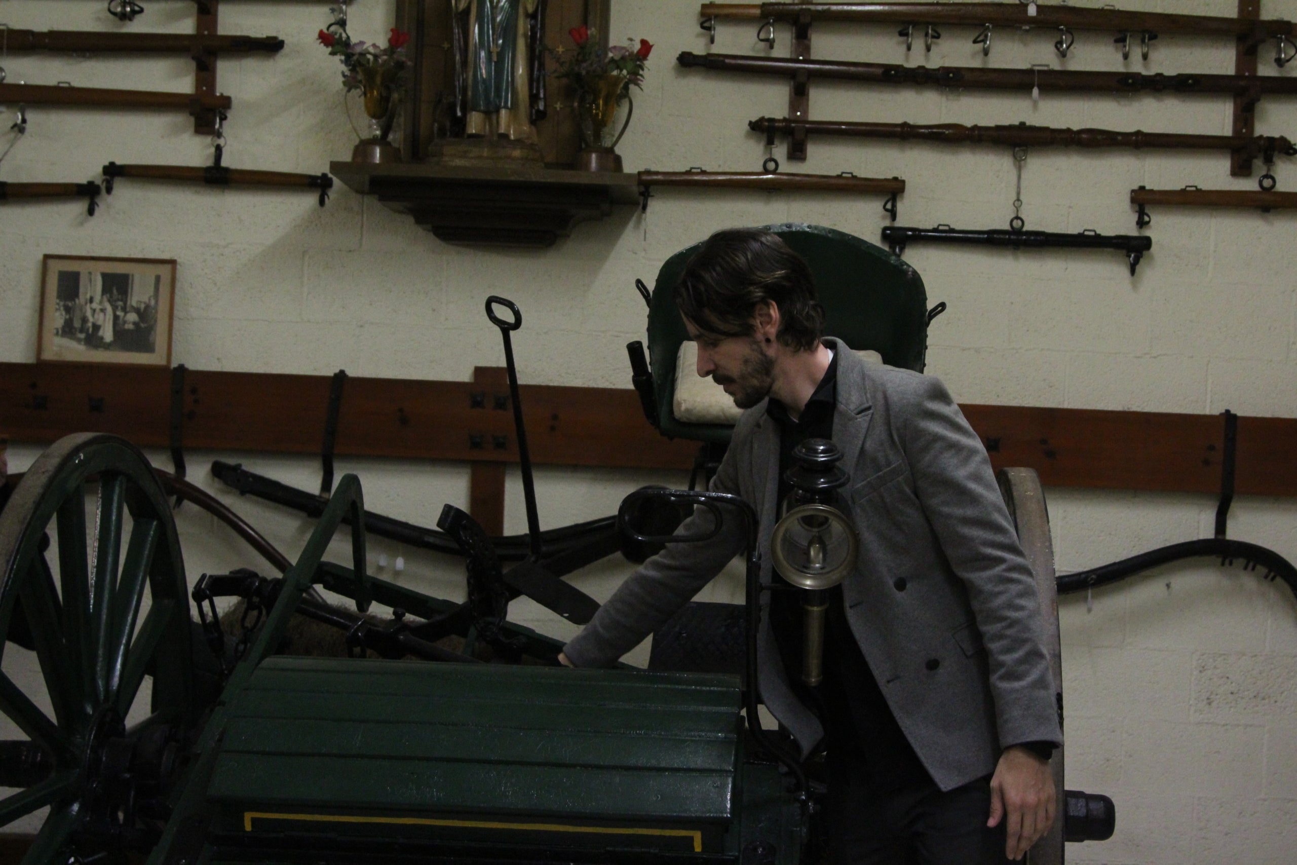 Algunes de les peces que formen part del Museu de Carruatges que FCC té a la Vall d'Hebron / A.R.