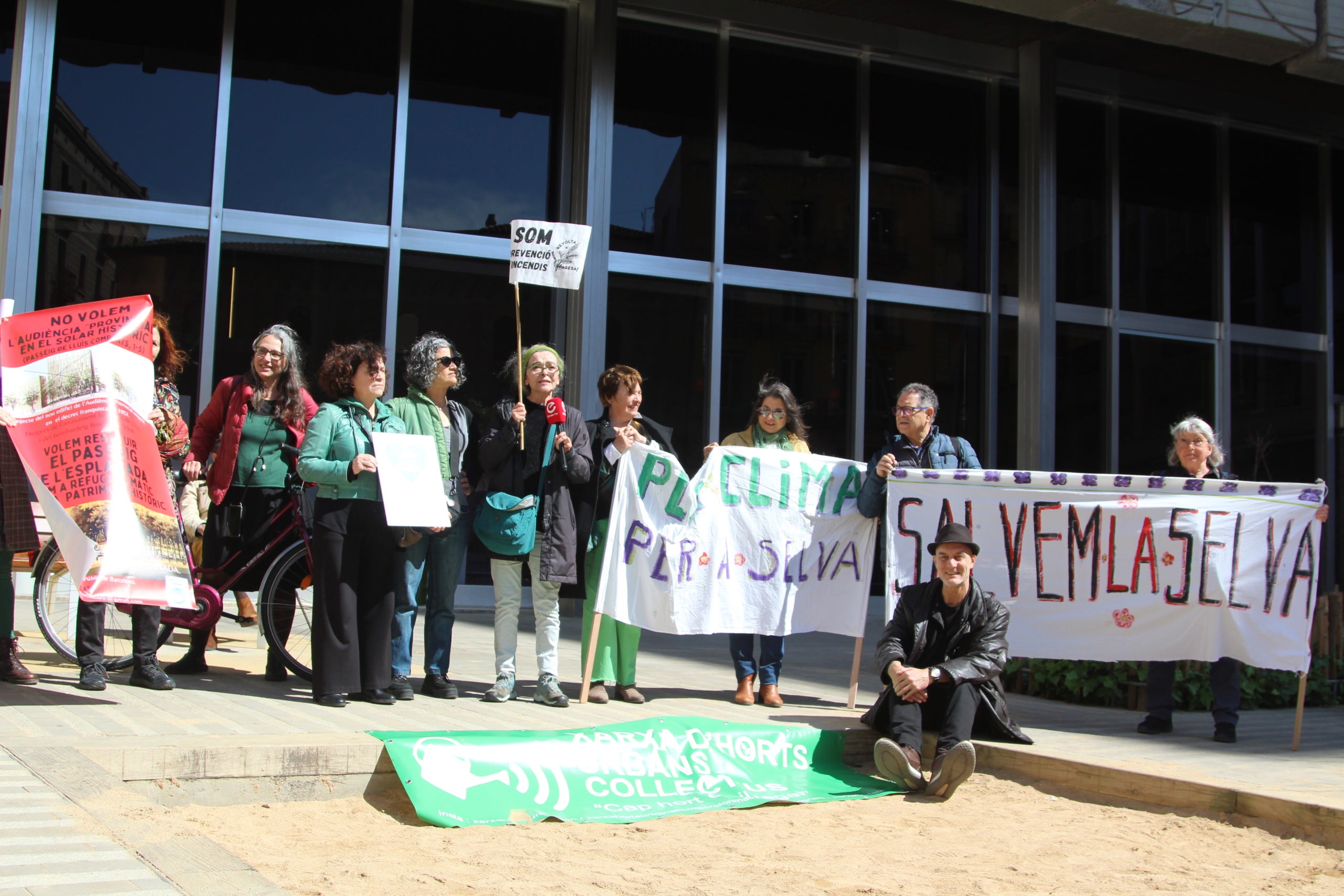 Presentació en societat de la Coordinadora en Defensa del Patrimoni Verd, que agrupa una trentena d'entitats de la ciutat / A.R.