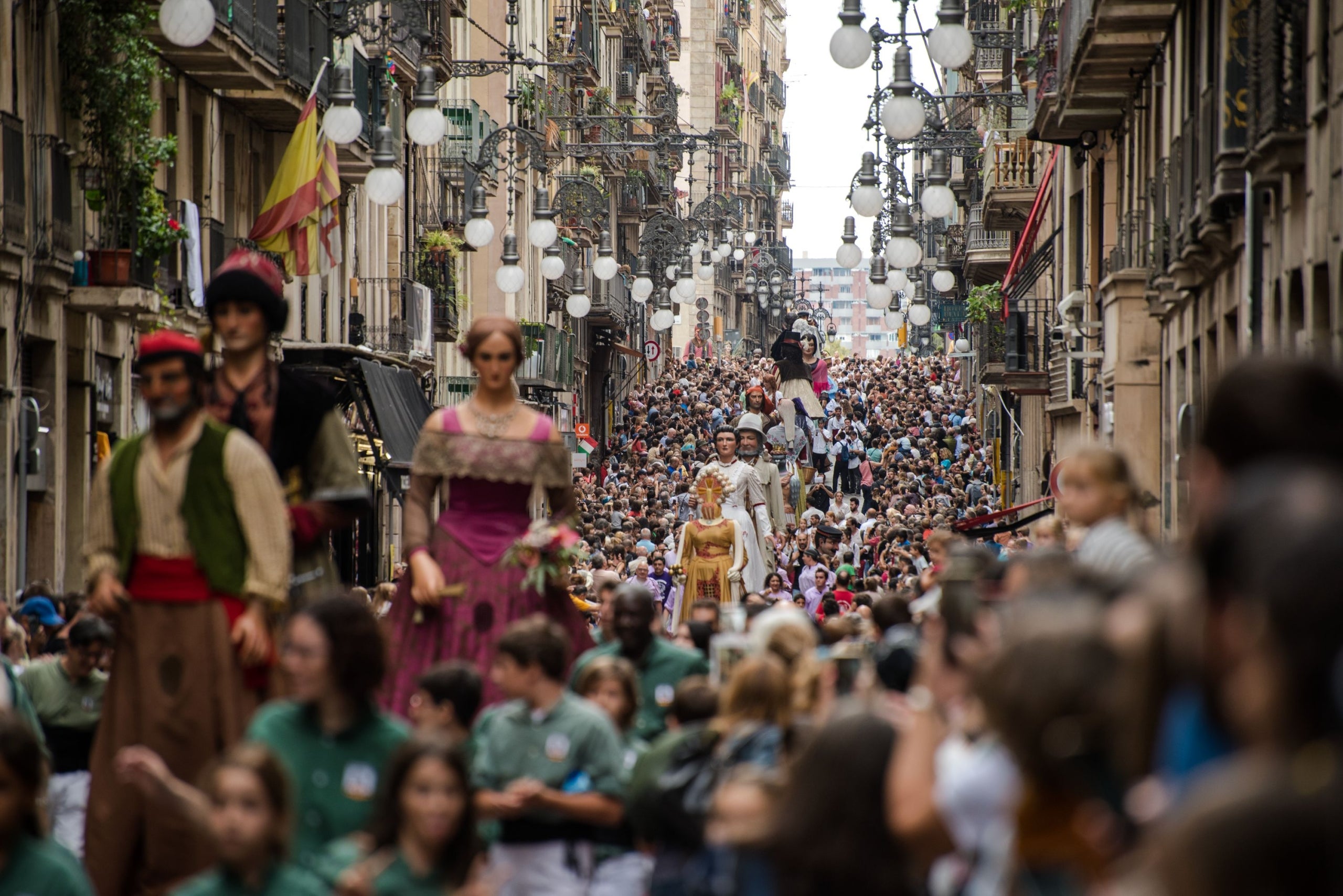 La Cavalcada de la Mercè, la gran desfilada de la festa major, un dels actes més grans del carrer de Ferran | Ajuntament