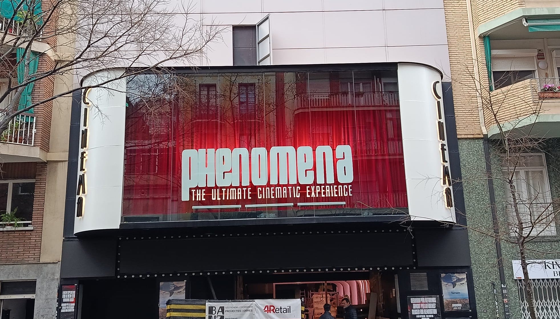 La nova façana del cinema Phenomena, al carrer de Sant Antoni Maria Claret / Jordi Subirana