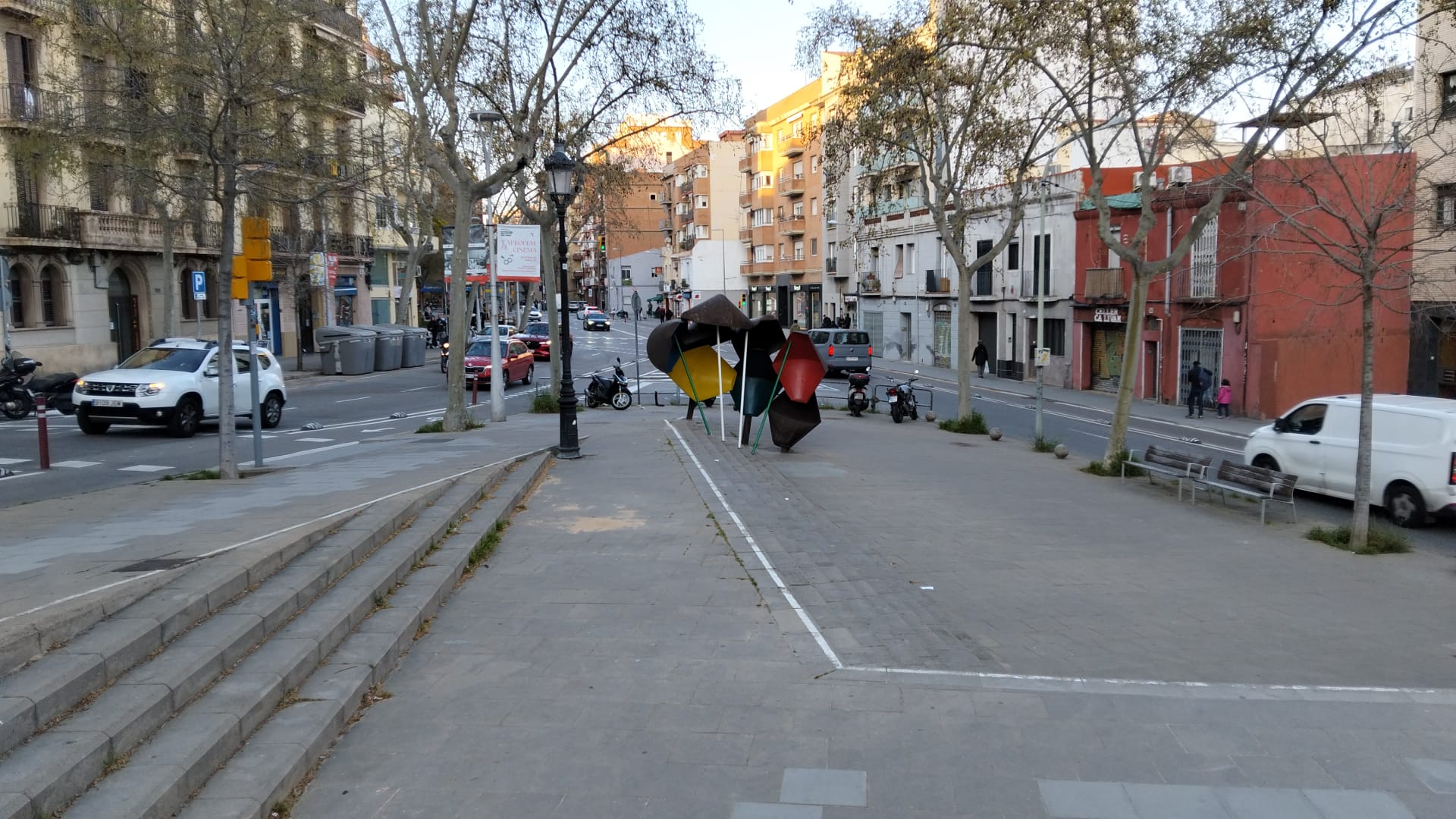 L'escultura de Joan Bennassar en homenatge a les tortugues, a la plaça de Sant Josep de Calassanç / Jordi Subirana