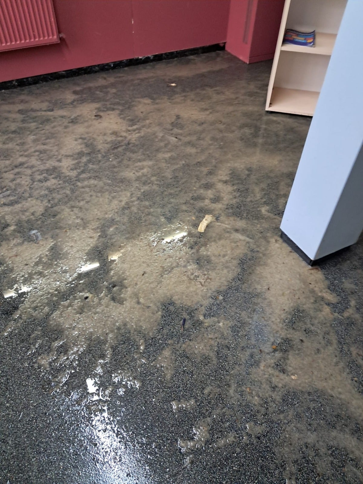 L'institut Joan Brossa d'Horta - Guinardó ha patit recentment dues inundacions d'aigües fecals que van obligar a evacuar el centre / Cedides