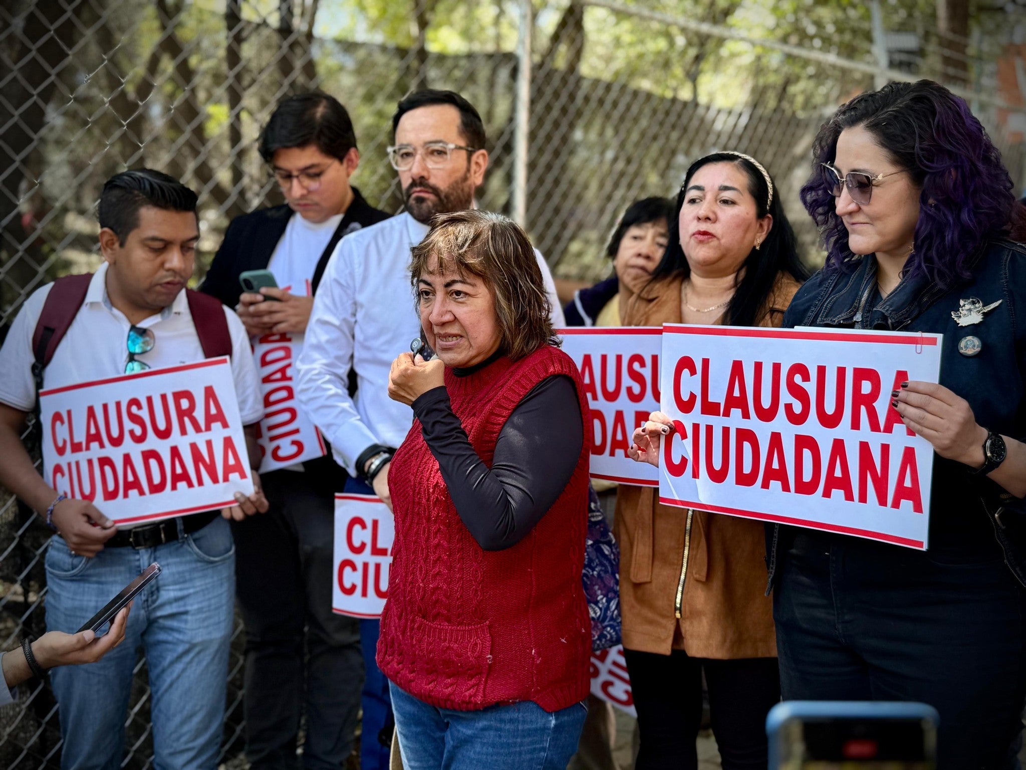 Veïns protesten al Parque Lira de Ciutat de Mèxic, on estava previst que se celebrés un polèmic espectacle lumínic immersiu / Parque Lira Libre