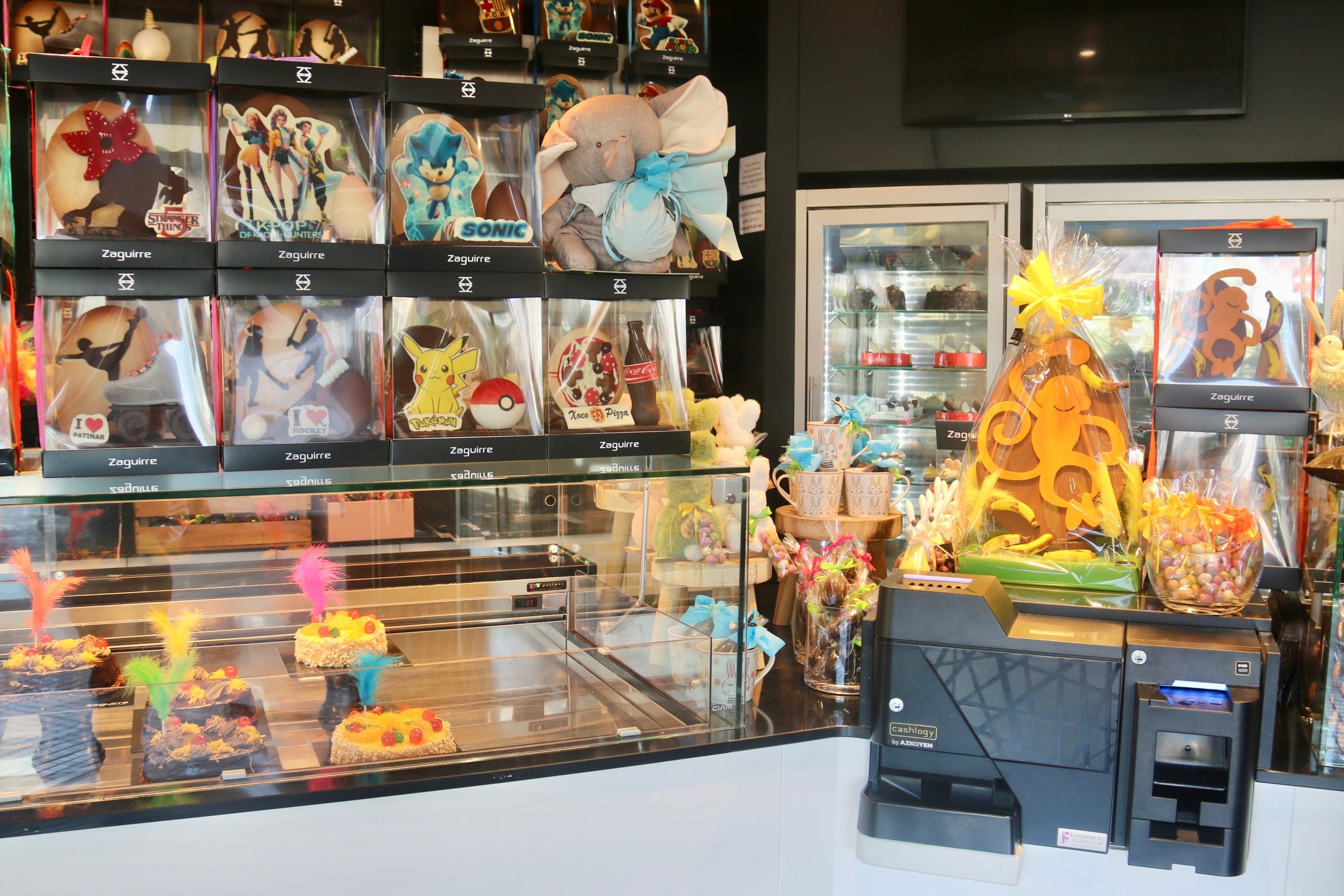 Com cada any, la mona de Pasqua té un gran repertori de motius i personatges / ACN