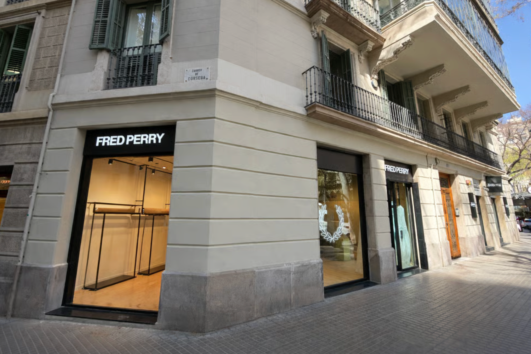 Façana del a botiga Fred Perry de Rambla de Catalunya