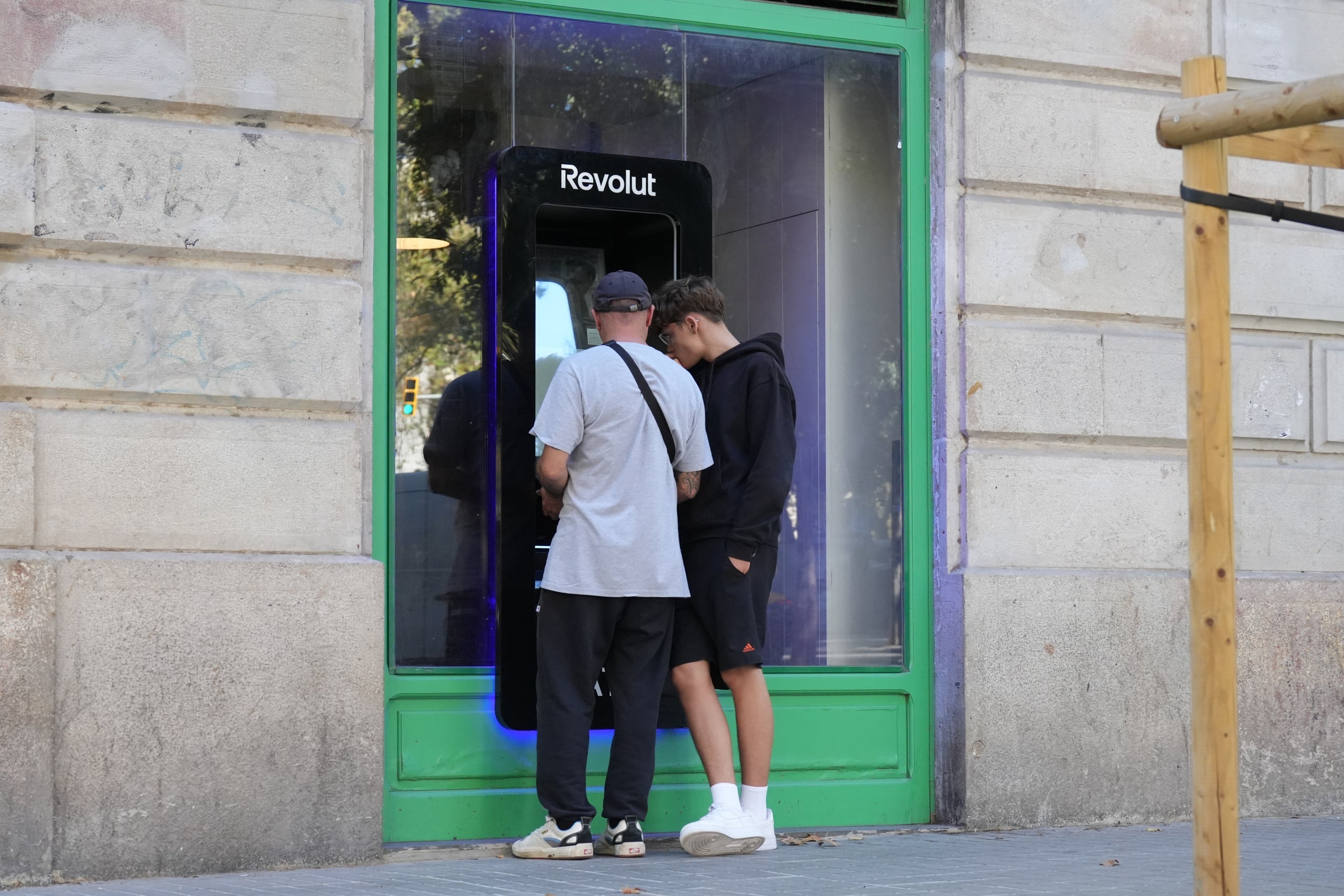 Un caixer de Revolut a Barcelona / Europa Press
