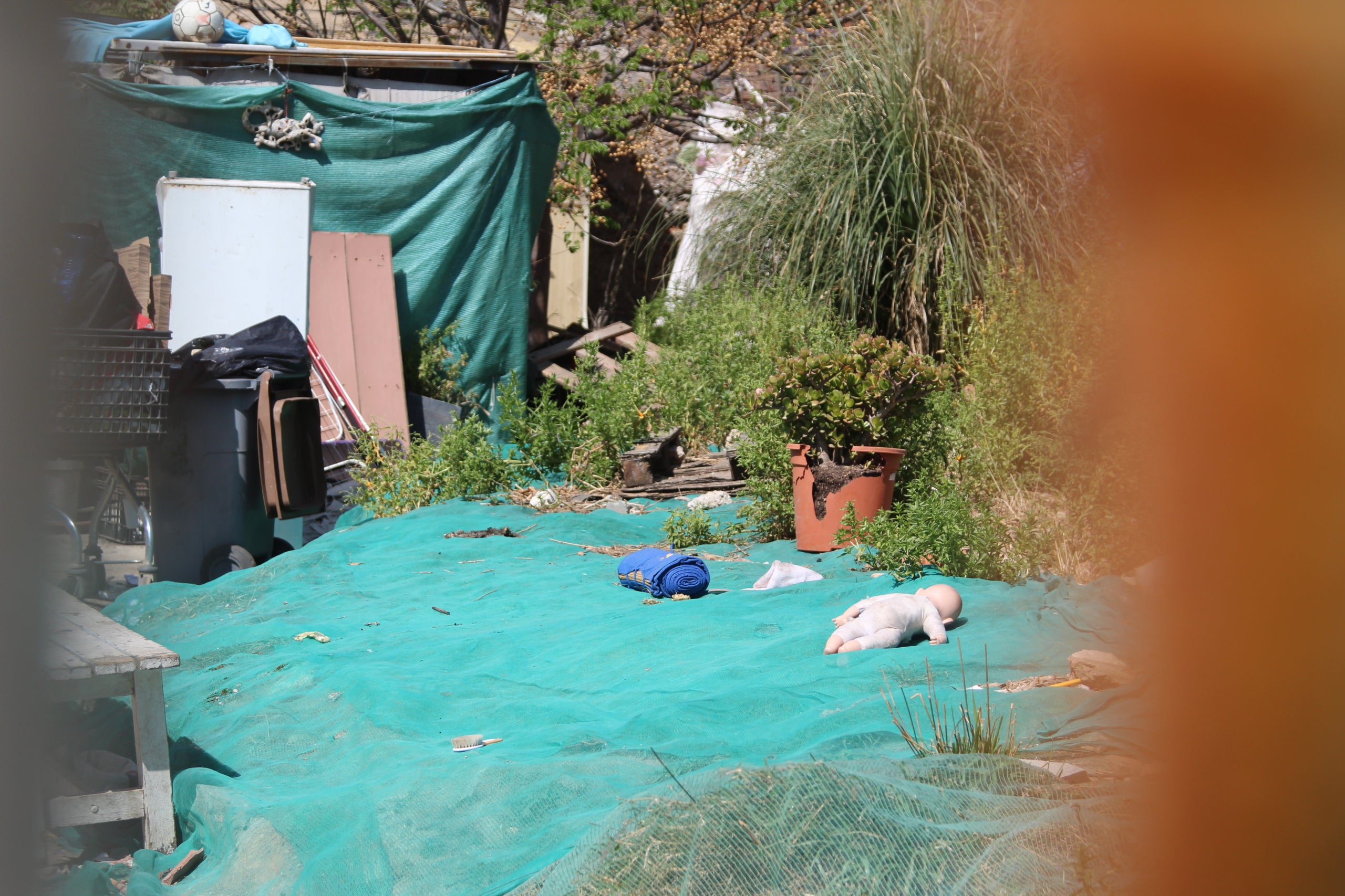 Algunes barraques de l'assentament que encara resisteix en terrenys d'Adif a tocar de l'antiga estació de mercaderies de la Sagrera / A.R.