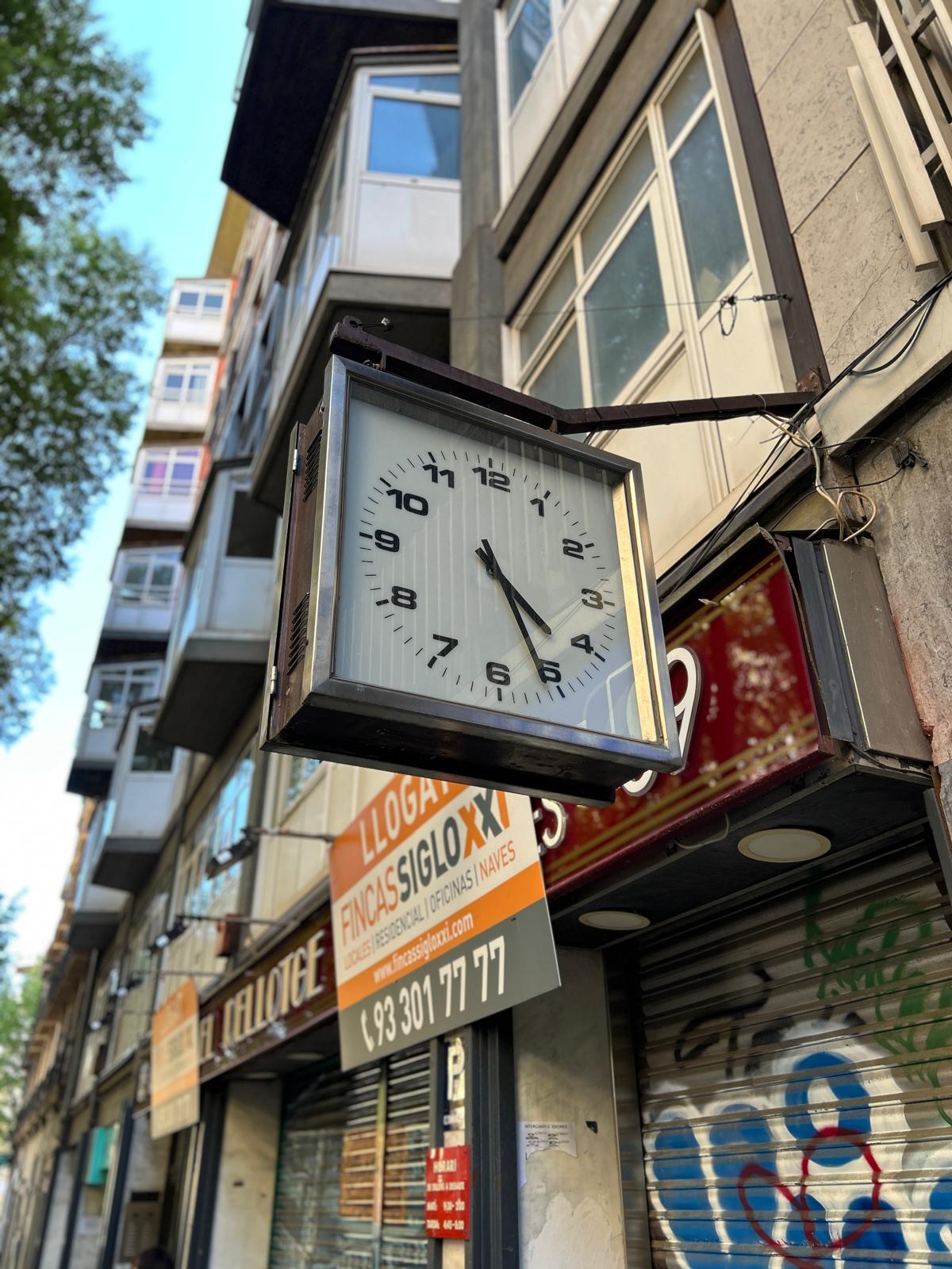El rellotge de Confeccions El Rellotge que els comerciants de Sant Antoni volen preservar / Sant Antoni Comerç