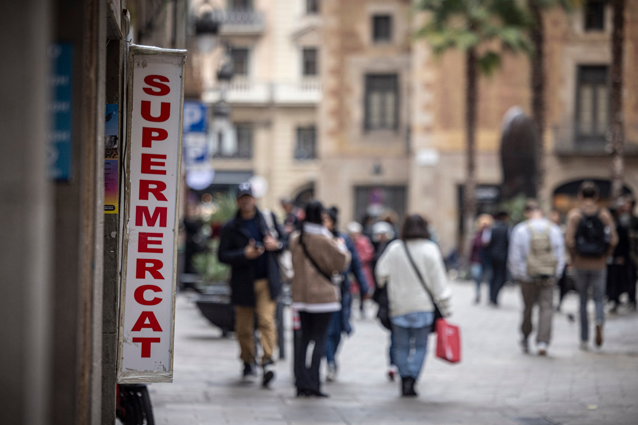 Un supermercat al centre de Barcelona | Jordi Borràs / Arxiu ACN
