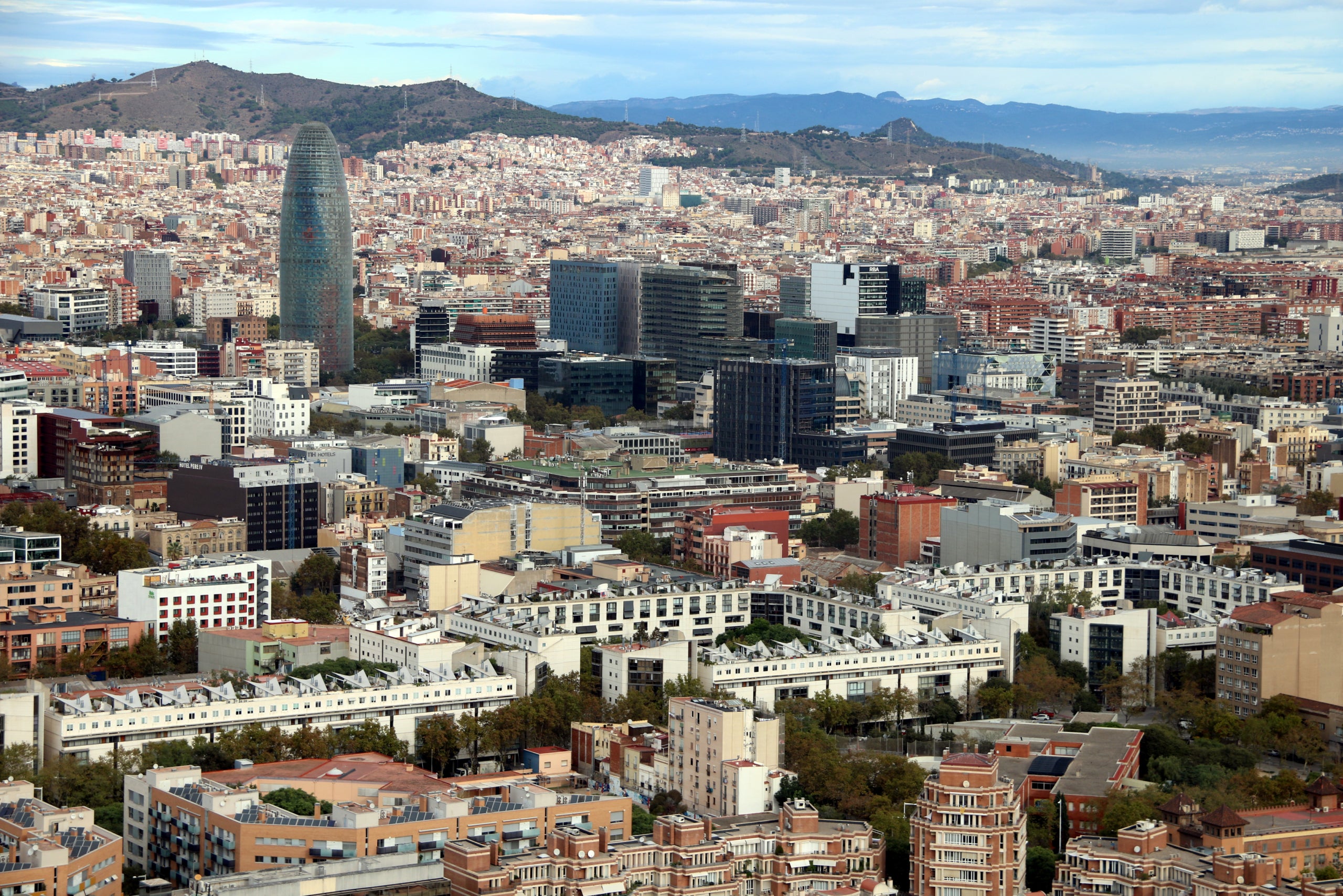 La torre Glòries i part del Poblenou des de mirador de la torre Mapfre / ACN