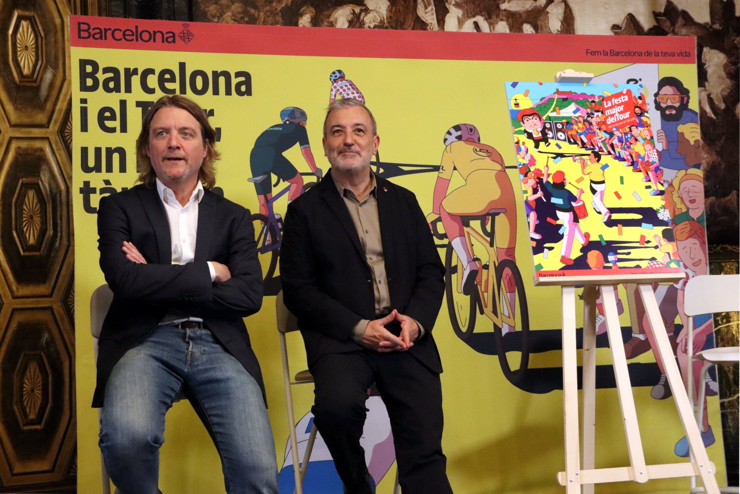 L'alcalde de Barcelona, Jaume Collboni, i el regidor d'Esports, David Escudé, en l'acte de presentació de la Festa Major del Tour, al Saló de les Cròniques de l'Ajuntament / ACN