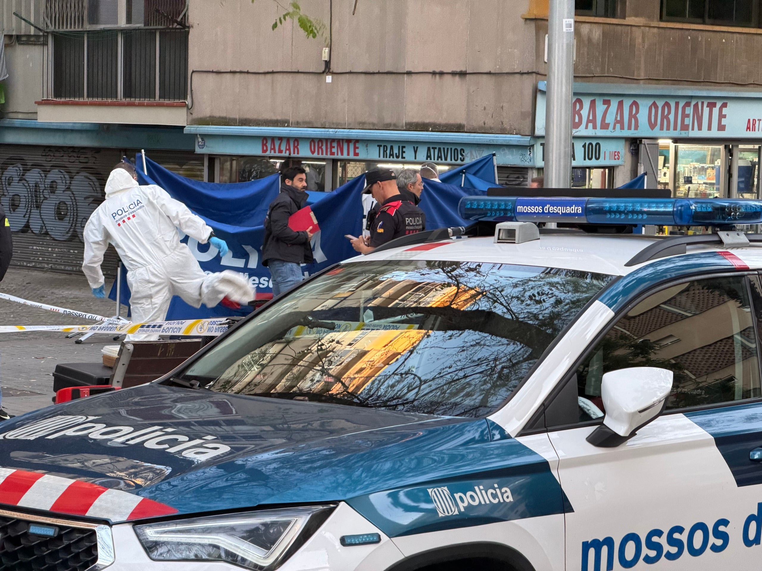 Dispositiu dels Mossos per la mort d'un home a trets al carrer Mineria de Barcelona / Bernat Vilaró / ACN
