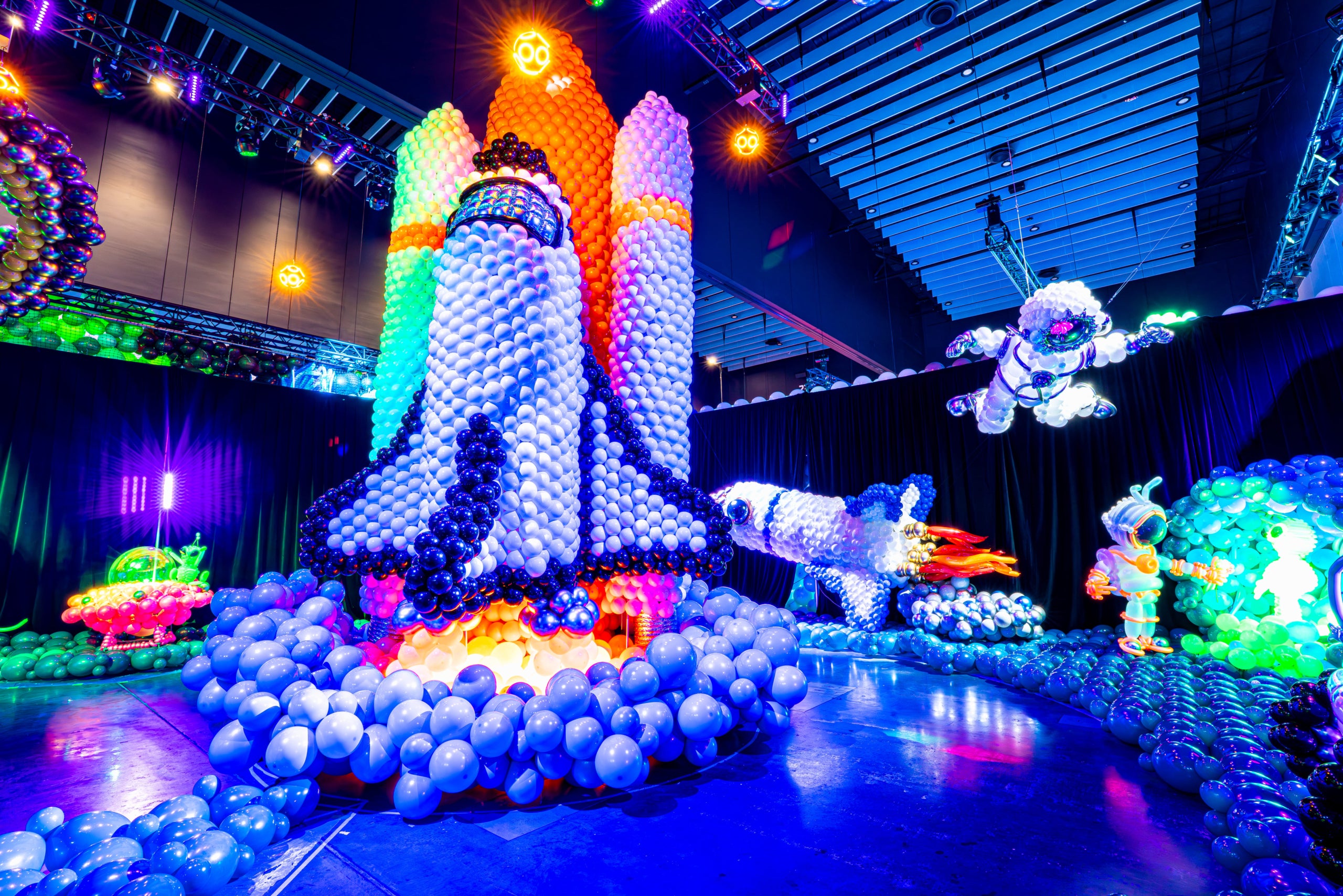 Balloon Story, la primera experiència immersiva europea creada amb més de 600.000 globus reciclables