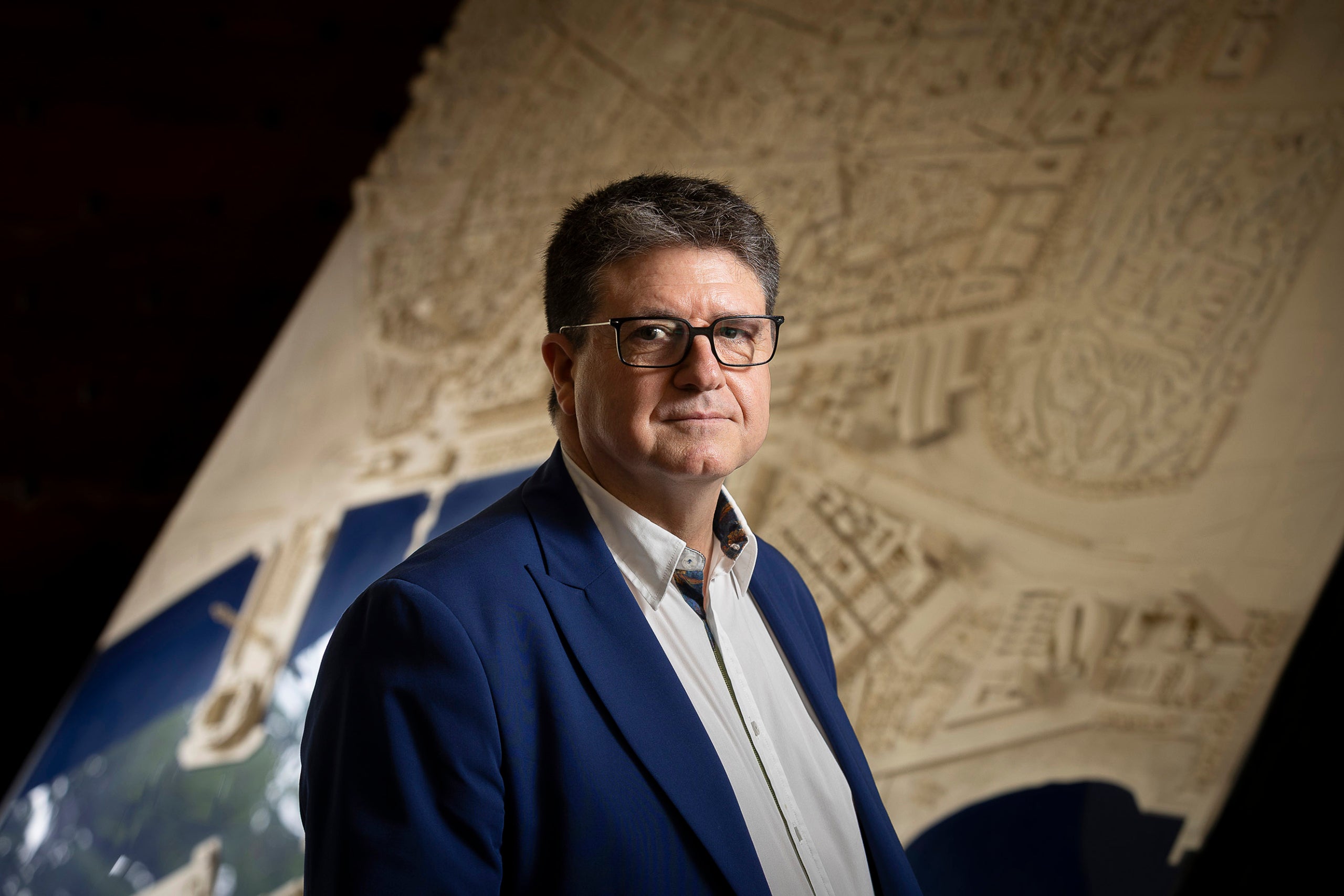 Ivan Pera, comissionat del Pacte per Ciutat Vella, a la seu del districte / Jordi Play per a totbarcelona.cat